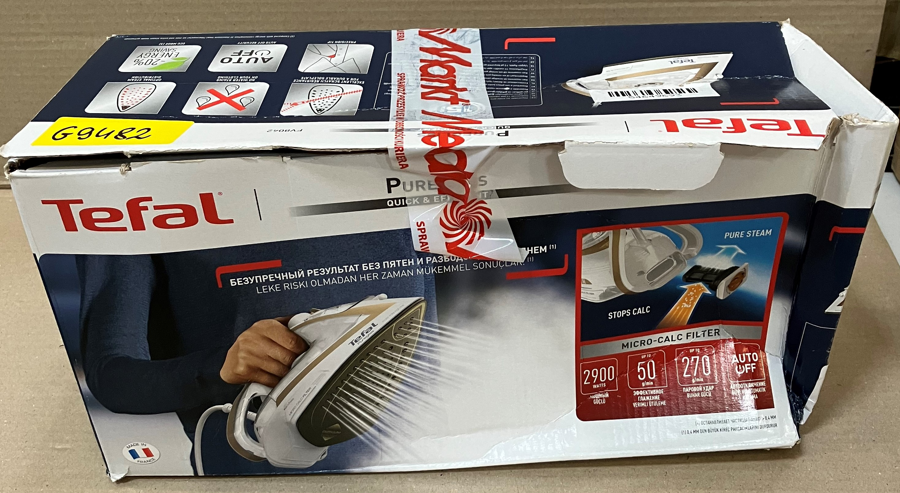 Pudełko na żelazko Tefal. Pokazuje żelazko i jego cechy. Pudełko ma duży tekst.