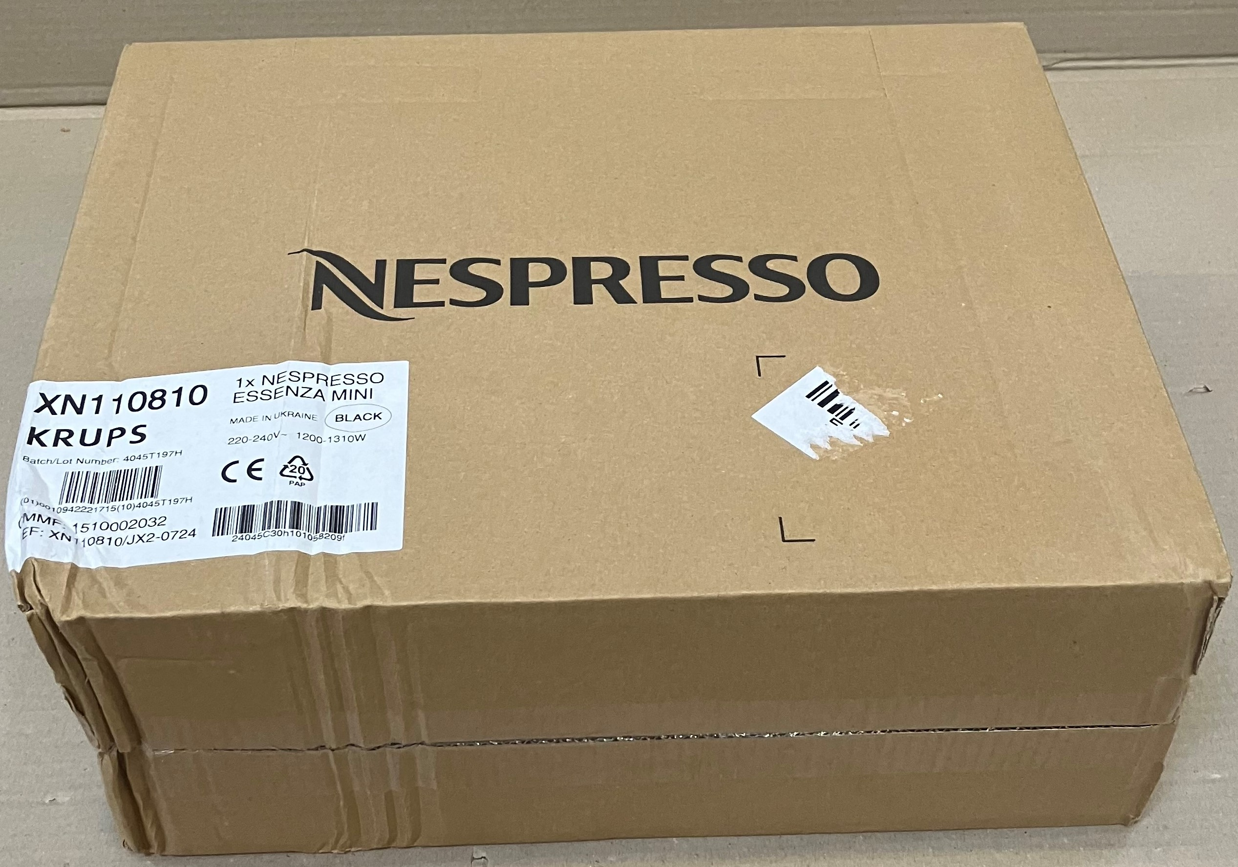 Pudełko ekspresu do kawy Nespresso Essenza Mini.