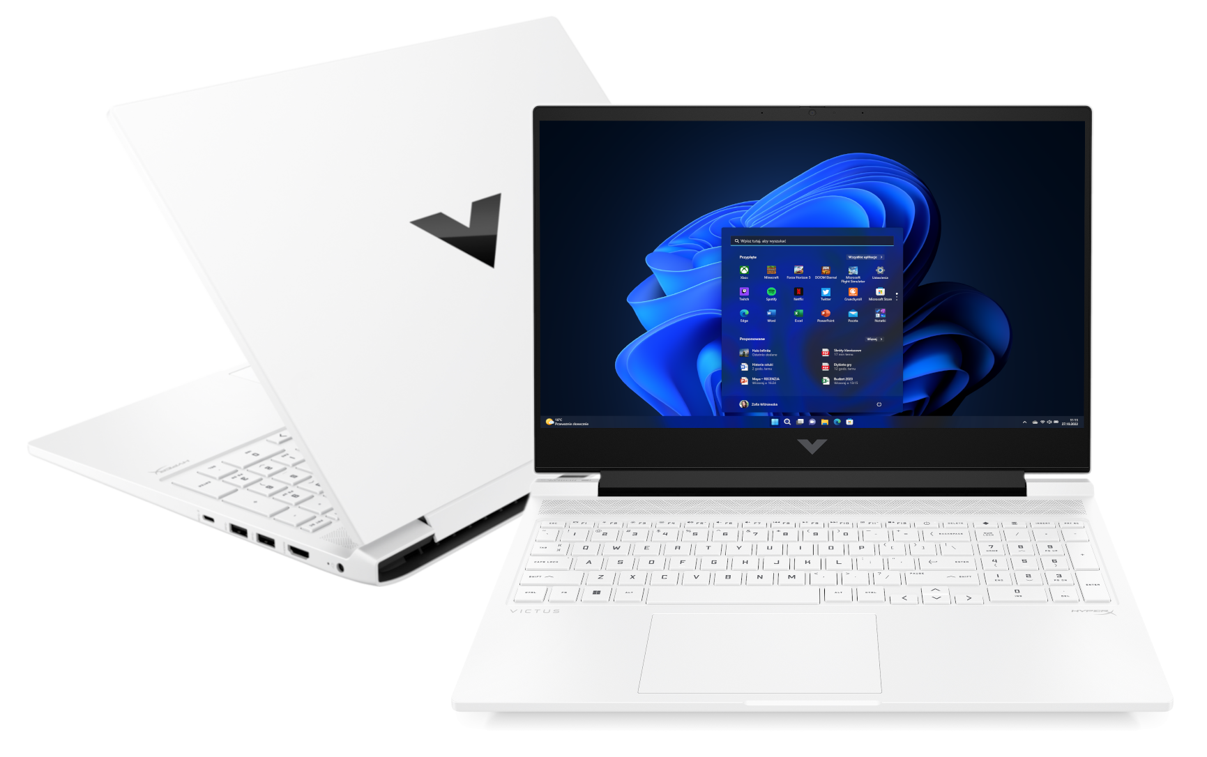 Biały laptop z czarnym ekranem pokazującym interfejs, inny laptop w tle.