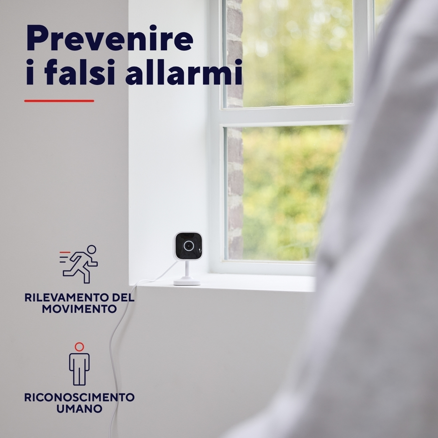 Una telecamera di sicurezza vicino a una finestra con icone di rilevamento del movimento.