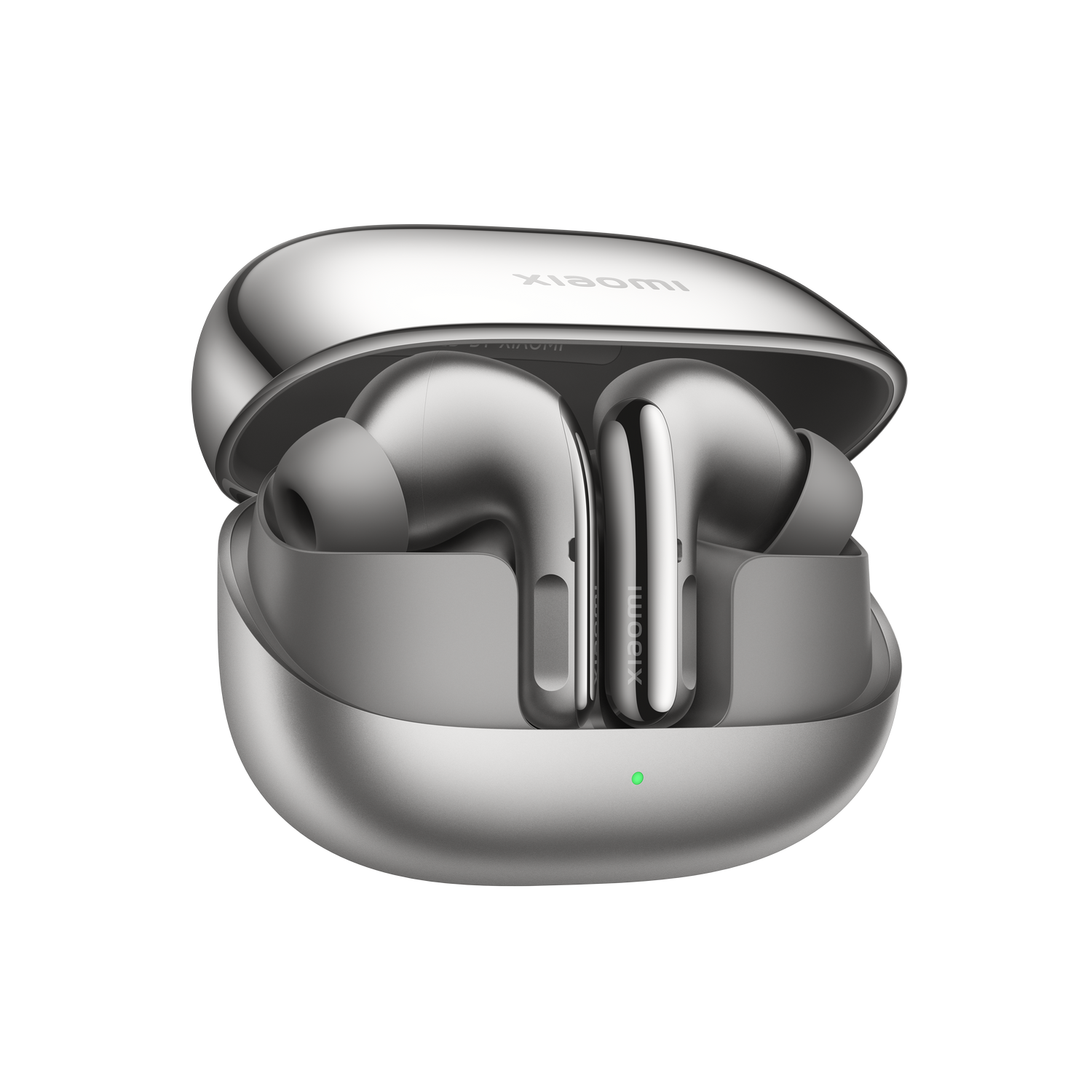 Un par de auriculares inalámbricos plateados dentro de un estuche de carga plateado.