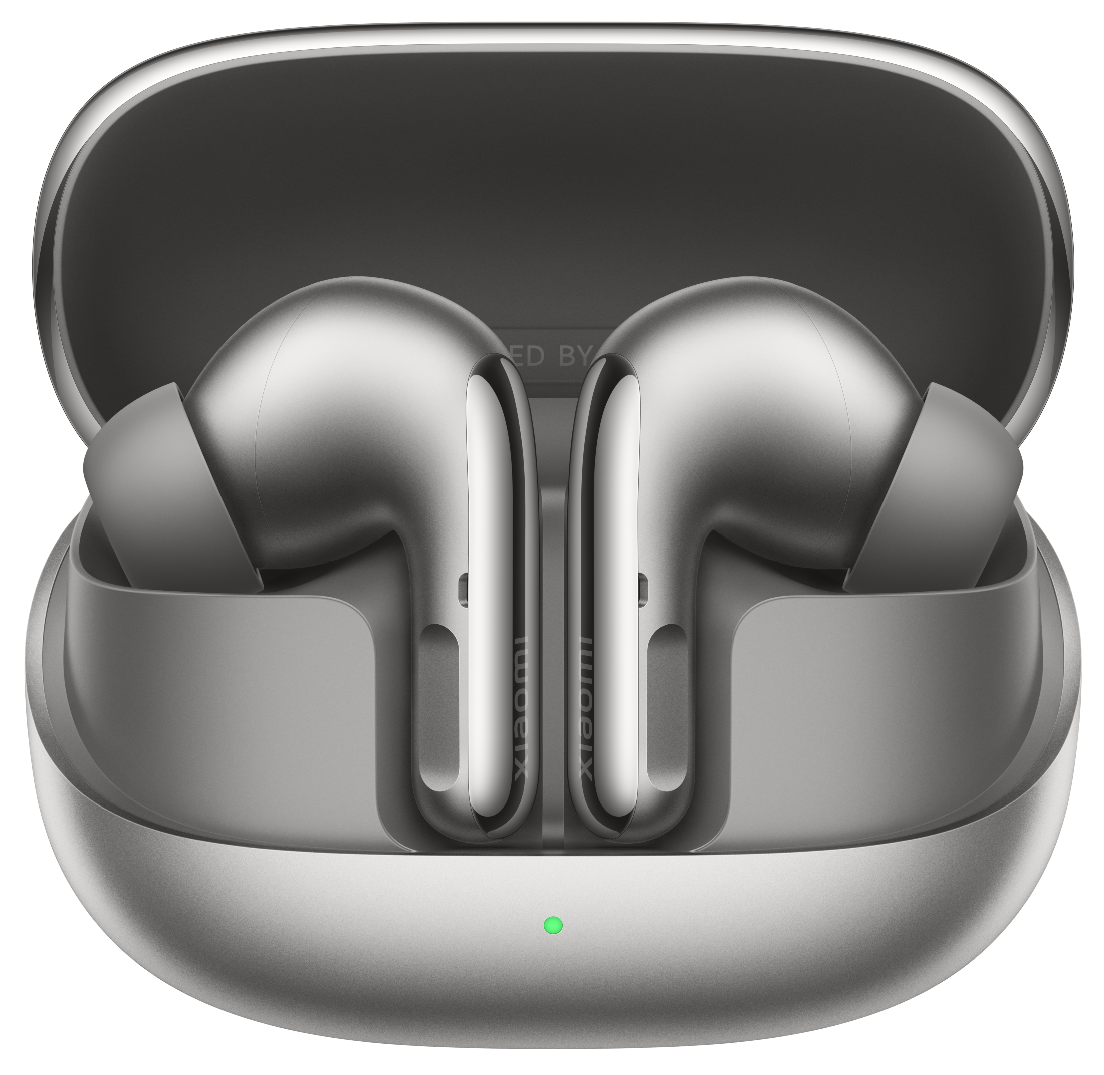 Zbliżenie dwóch przezroczystych etui na telefon. Jedno jest na telefonie, drugie osobno.