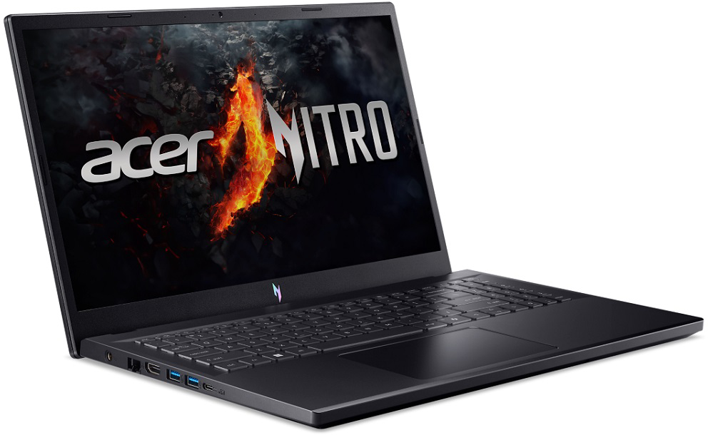 Fekete laptop piros lángokkal a képernyőn, Acer Nitro logó.