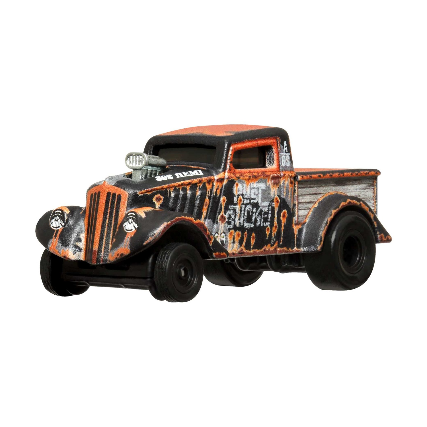 Un camioncino giocattolo arrugginito, nero e arancione, con la scritta 'Just Sucked'.