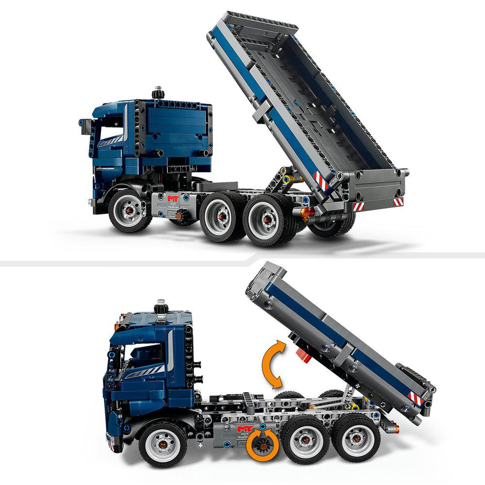 Ein blauer Lego-LKW mit kippbarer Ladefläche, in zwei Positionen gezeigt.