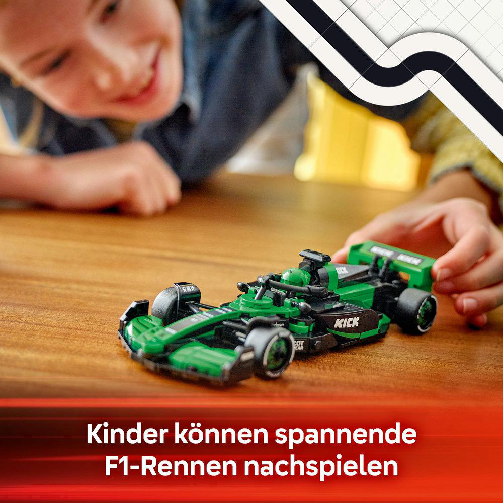 Ein weißer Kühlschrank mit offener Tür, gefüllt mit Lebensmitteln.