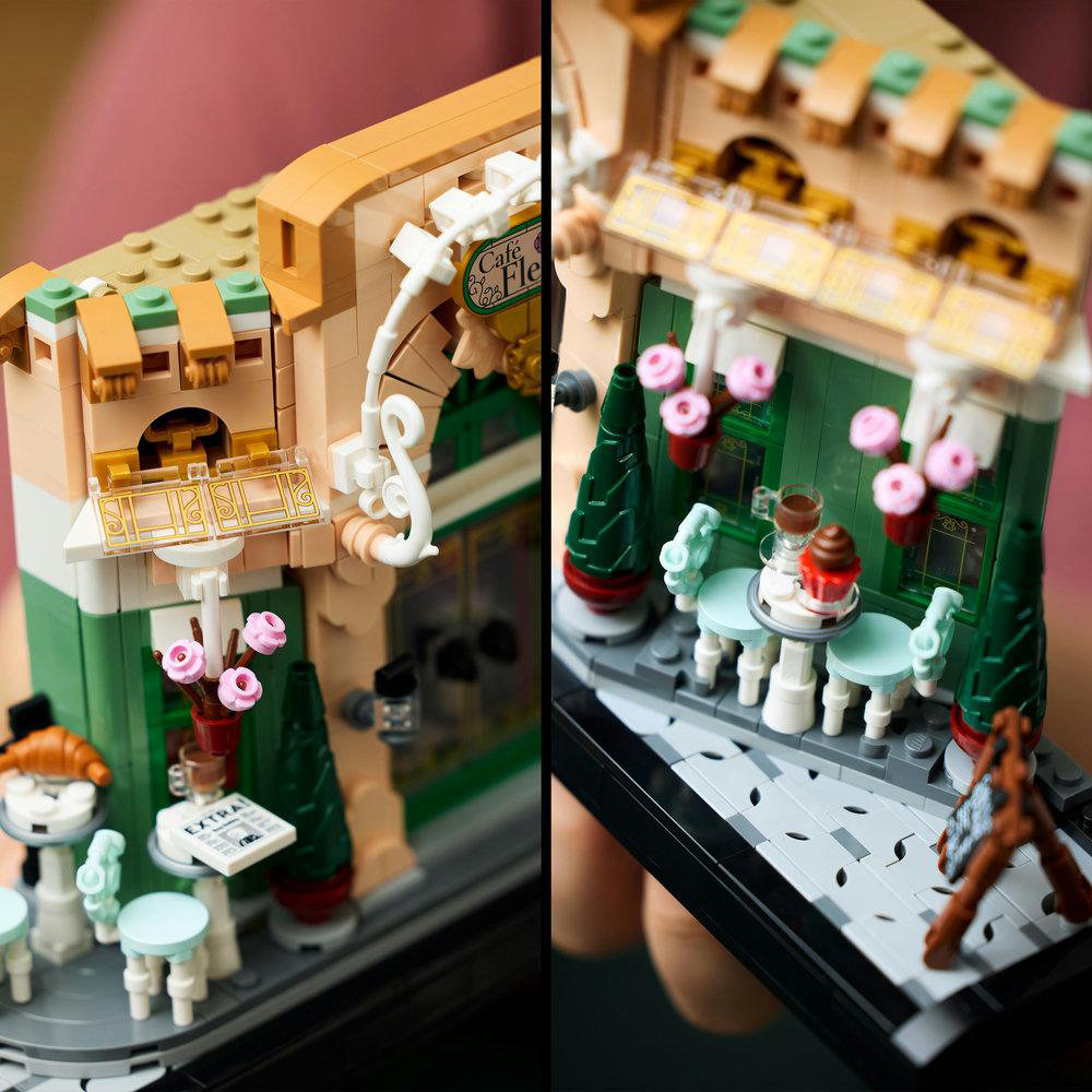 Zwei Miniatur-LEGO-Gebäude mit Cafés.