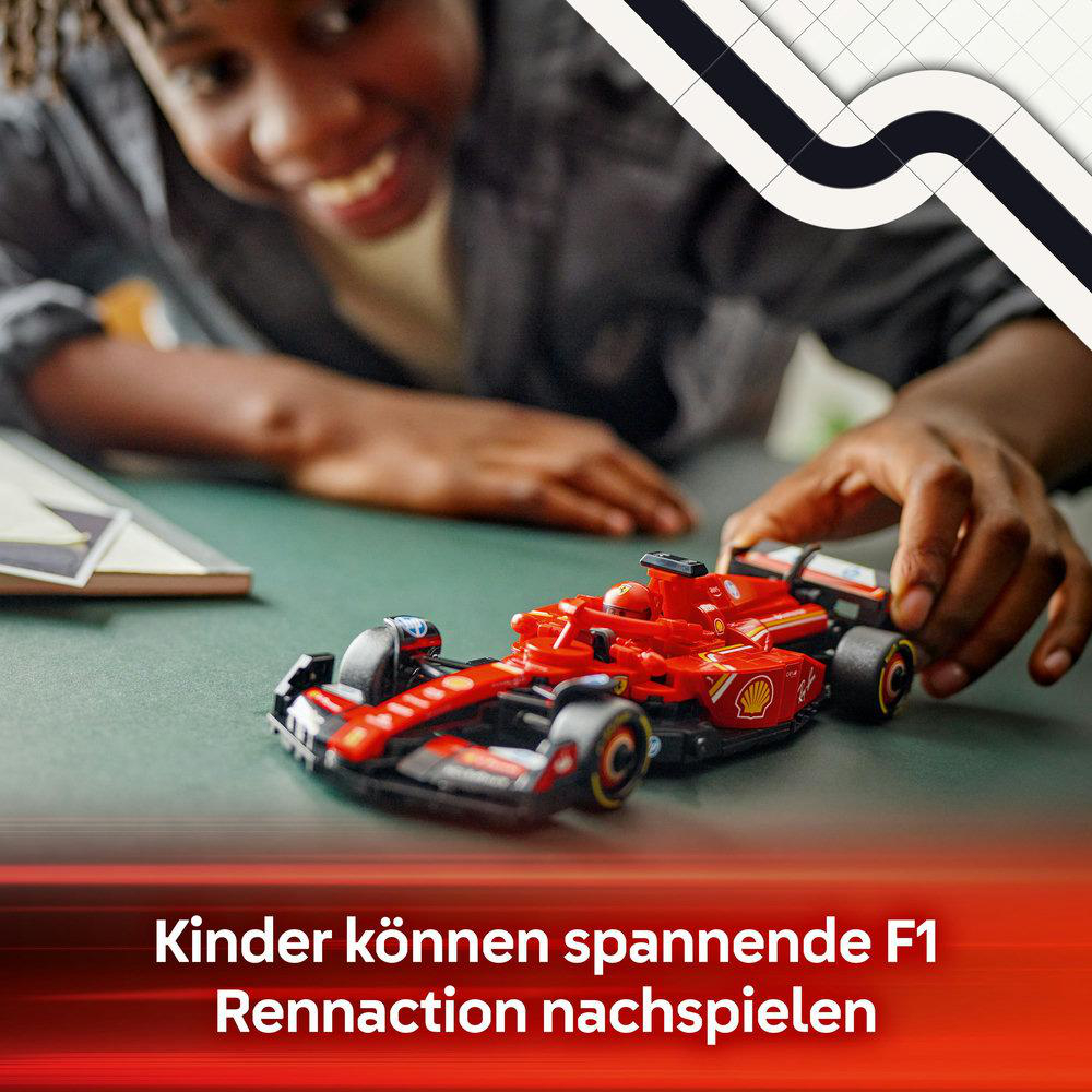 Ein Kind spielt mit einem roten F1-Rennwagenmodell auf einer grünen Oberfläche. Text: 'Kinder können...'
