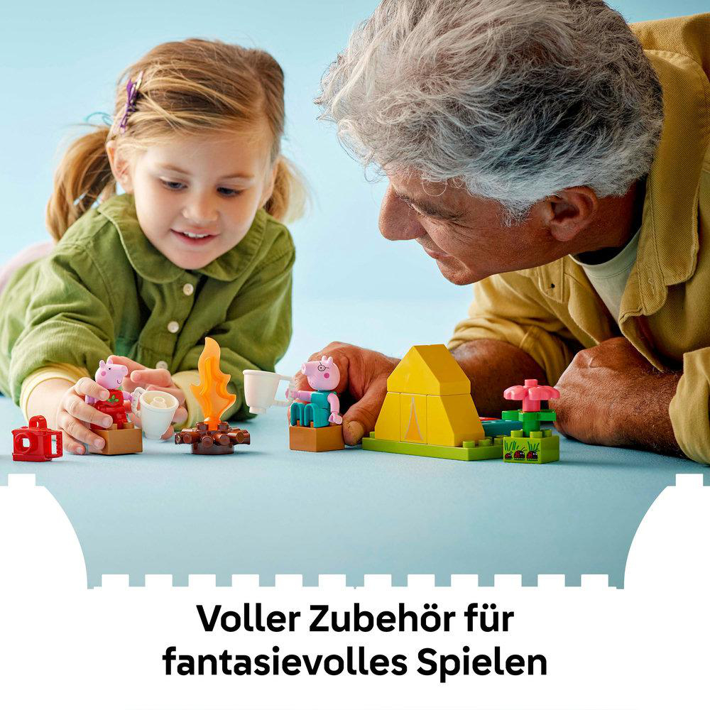 Kind und Mann spielen mit Lego-Spielzeug. Lego-Figuren und Zelt.
