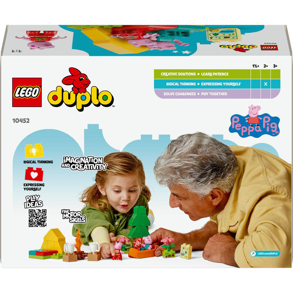 LEGO Duplo Peppa Wutz Set mit zwei Kindern und einem Erwachsenen, der damit spielt.