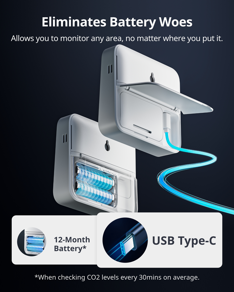 Zwei weiße Geräte mit Batterie- und USB-Typ-C-Anzeigen.