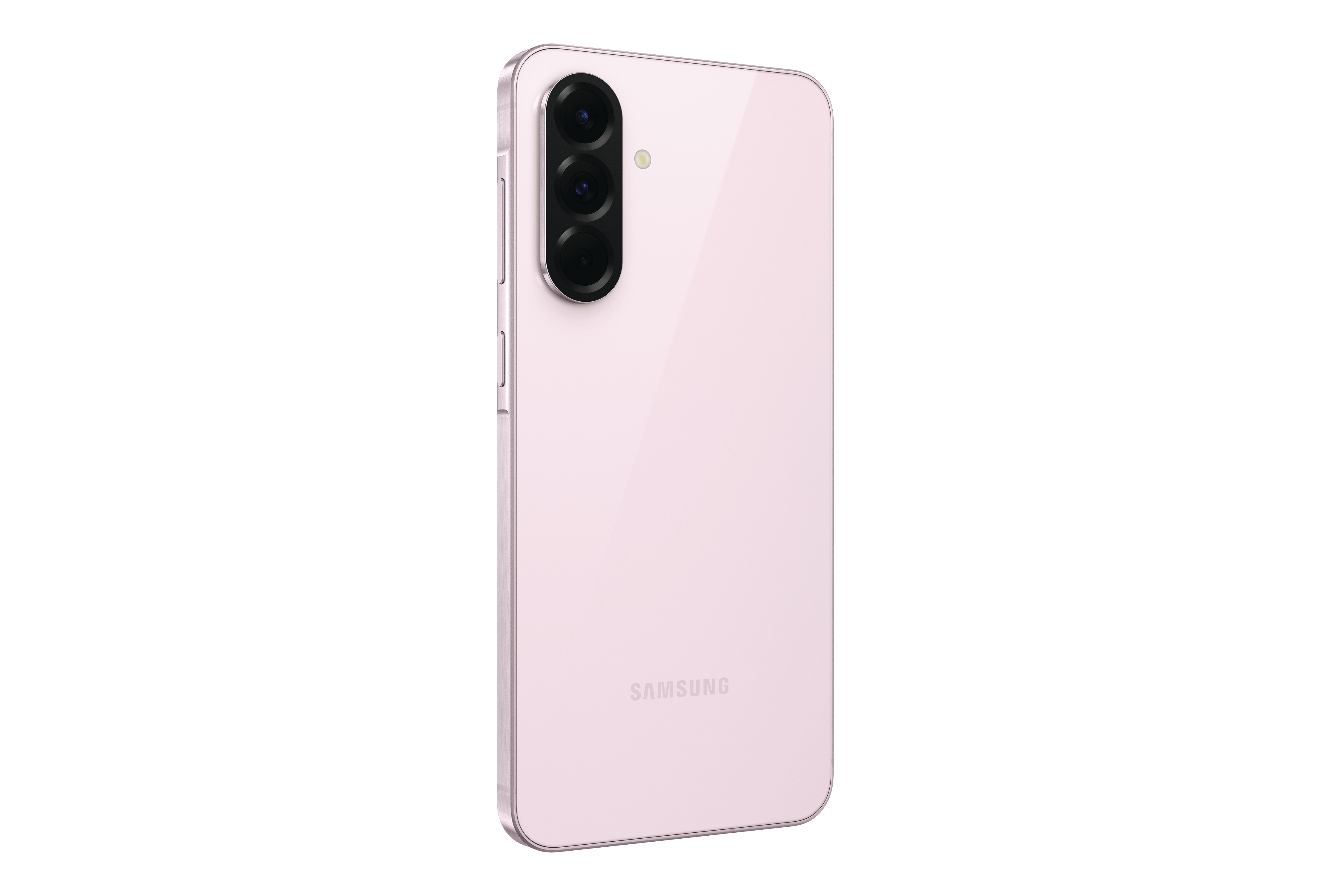 Rückseite des pinkfarbenen Samsung-Telefons. Dreifachkamera, Samsung-Logo, schlankes Design, weißer Hintergrund, Winkelansicht.