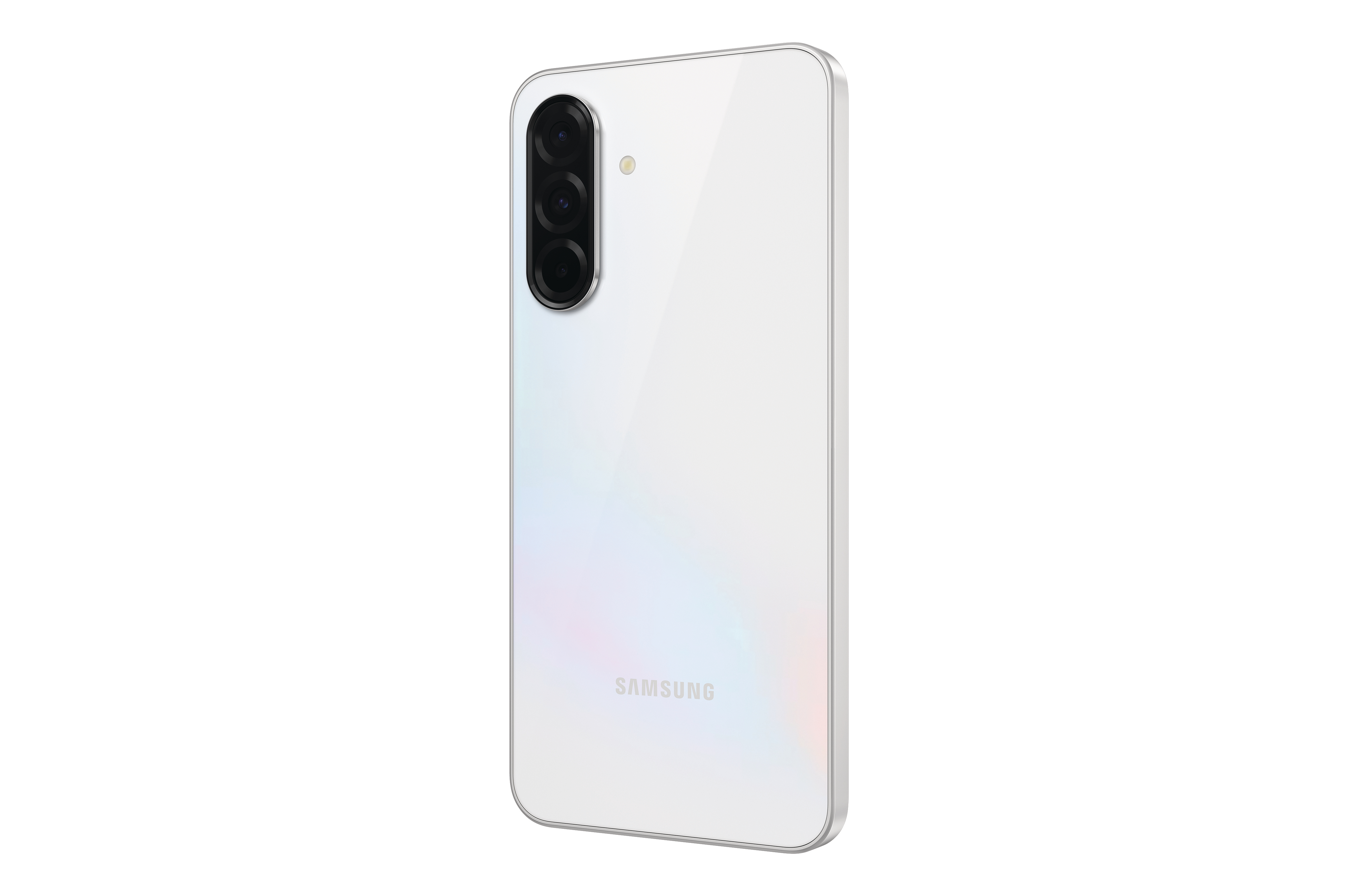 Weißes Samsung-Telefon mit drei Rückkameras.