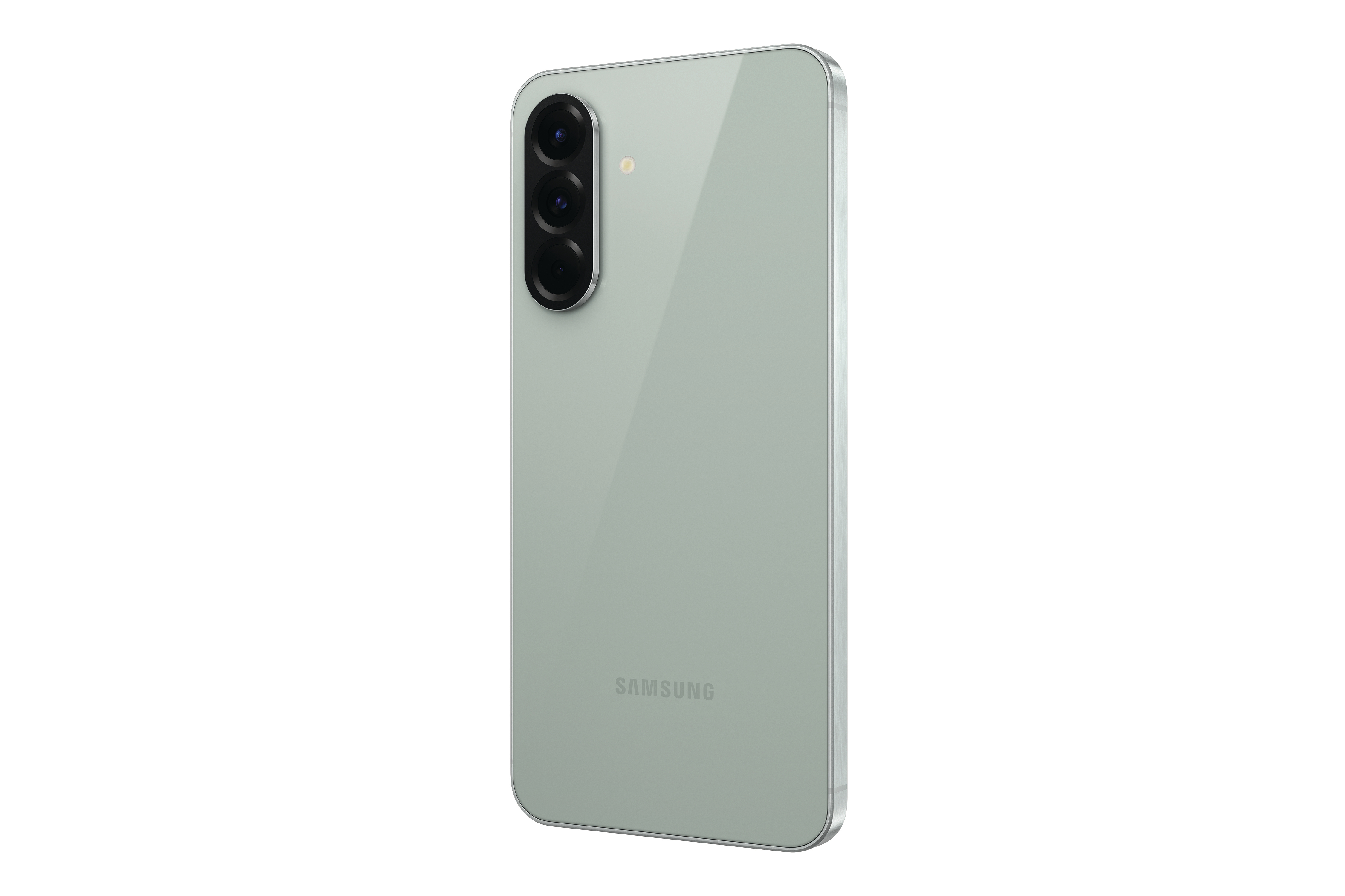 Rückseite eines hellgrünen Smartphones mit Dreifachkamera und Samsung-Logo.