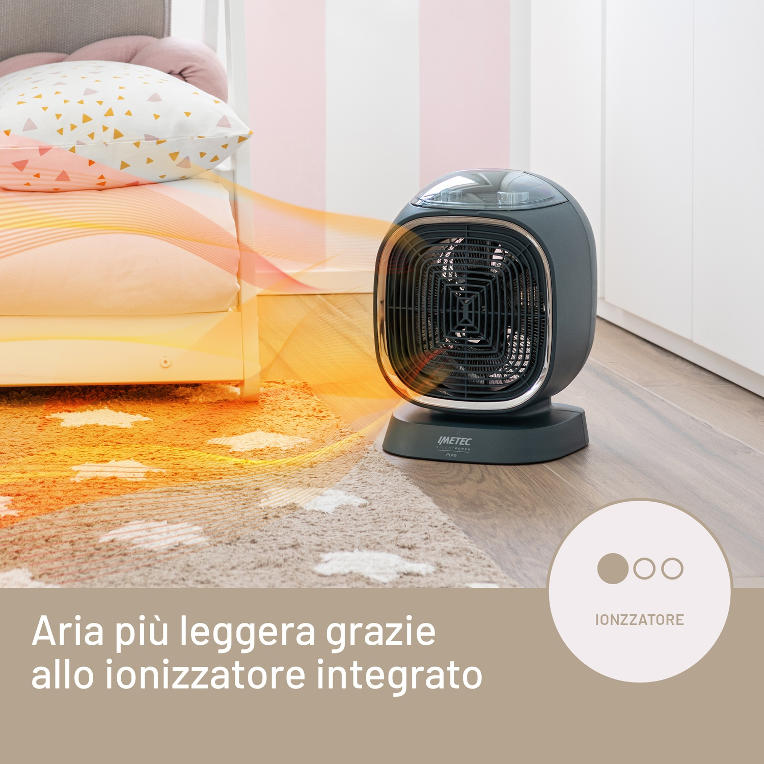 Riscaldatore grigio scuro con ventola, in una stanza. Testo: aria più leggera.