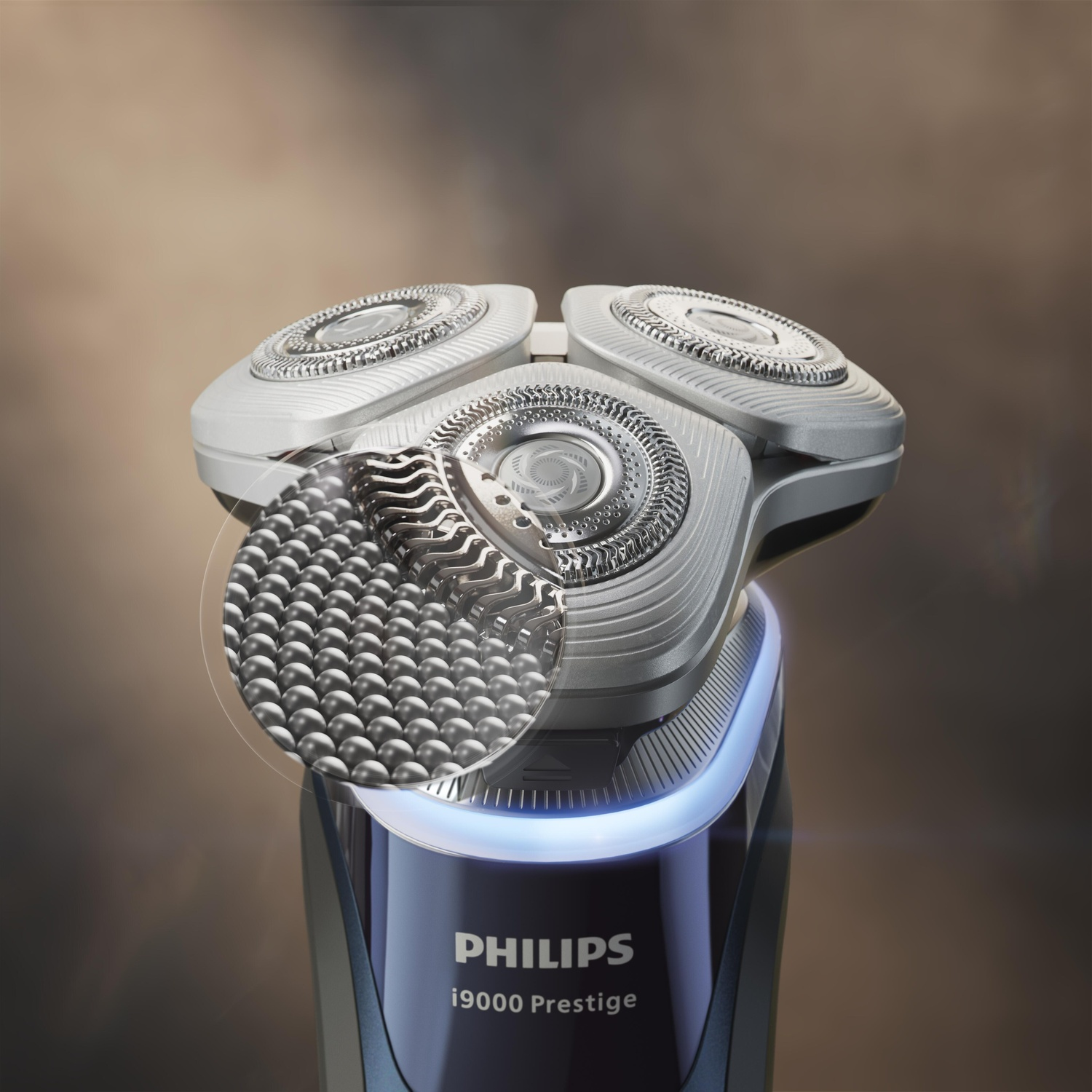 Close-up van een Philips i9000 Prestige scheerkop die de mesjes en het scheeroppervlak in detail laat zien.