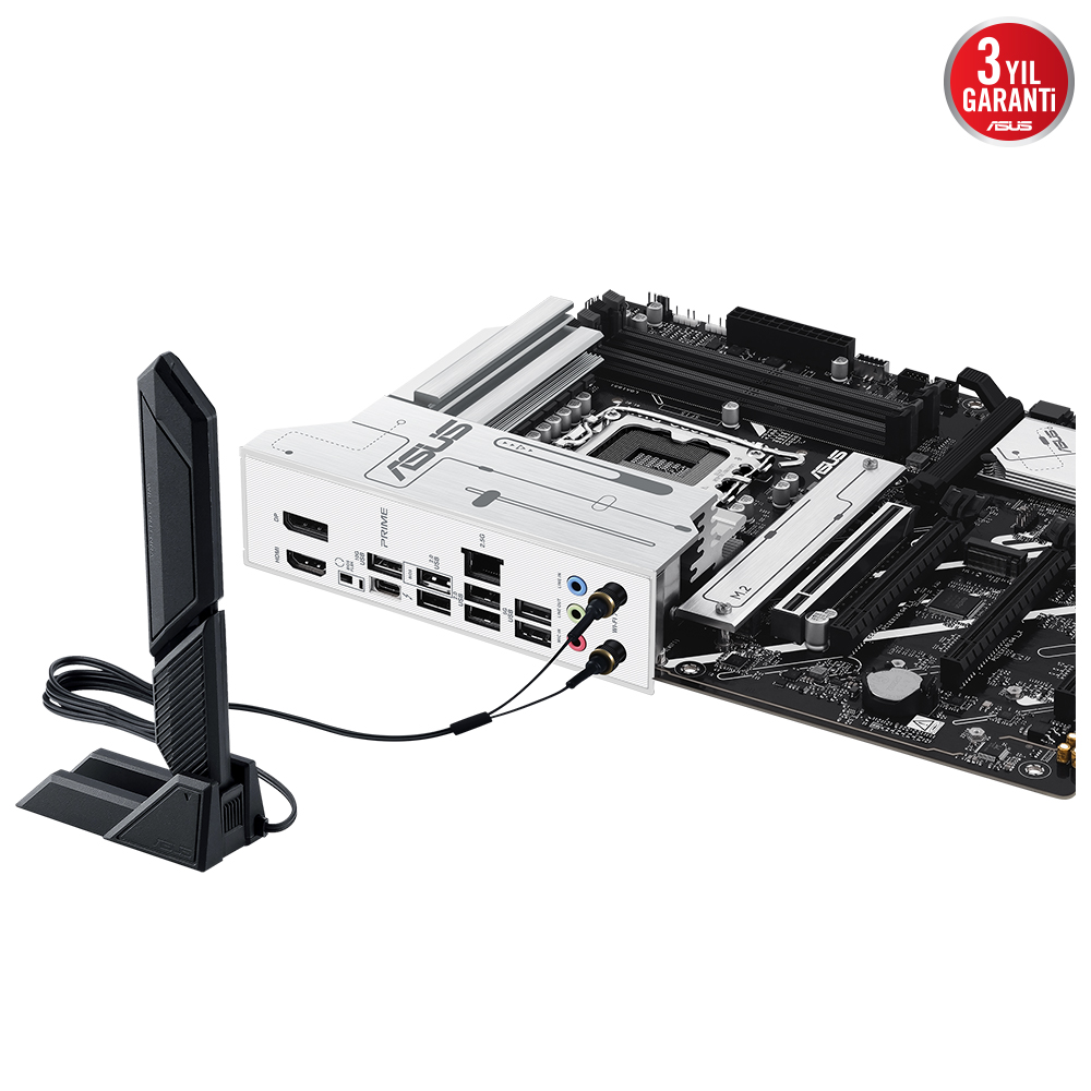 ASUS anakart, anten ve portlarla, beyaz arka planda.
