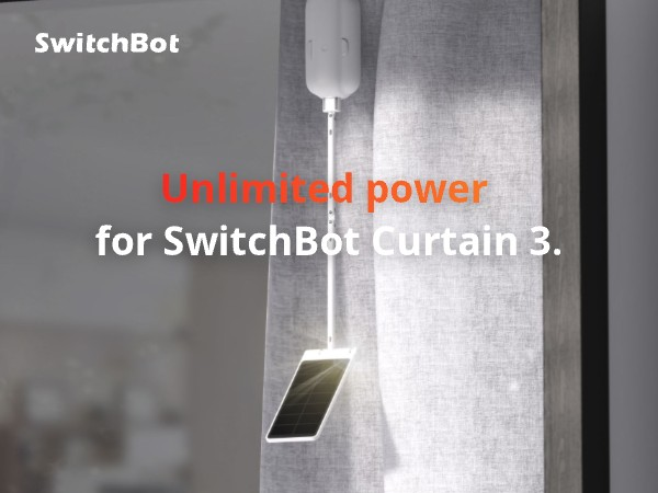 Ein weißer Vorhang mit einem SwitchBot-Gerät, darunter ein Solarpanel, Text: 'Unlimited power'.