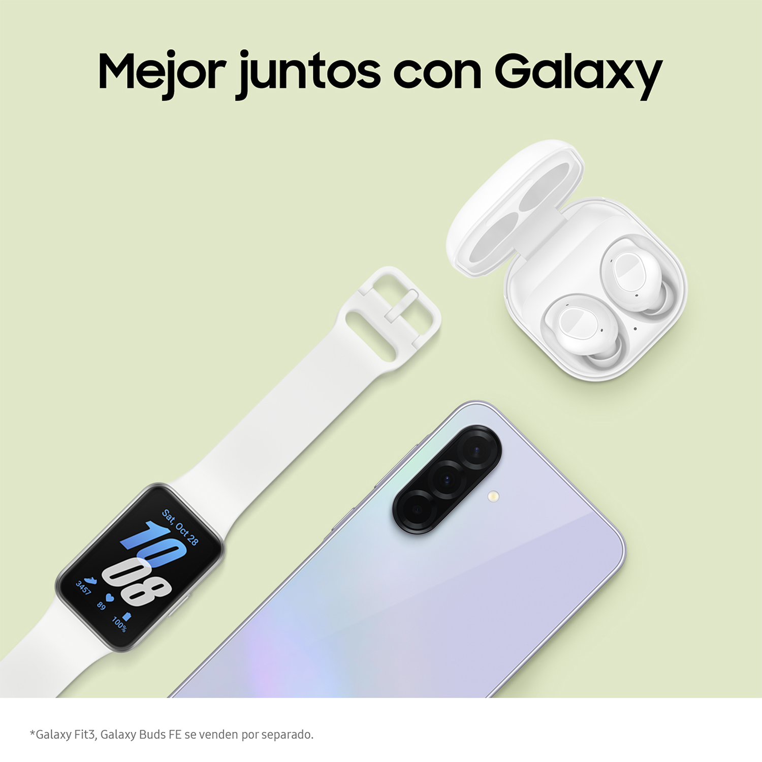 Reloj, auriculares y teléfono Samsung blancos. Todo sobre una superficie verde claro con texto 'Mejor juntos con Galaxy'.