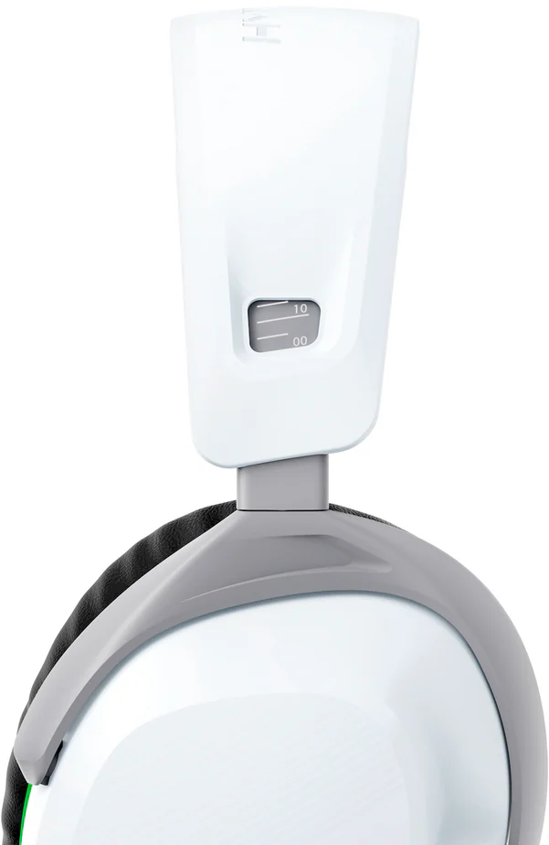 Fehér és szürke gamer headset, a tetejének közeli képe.