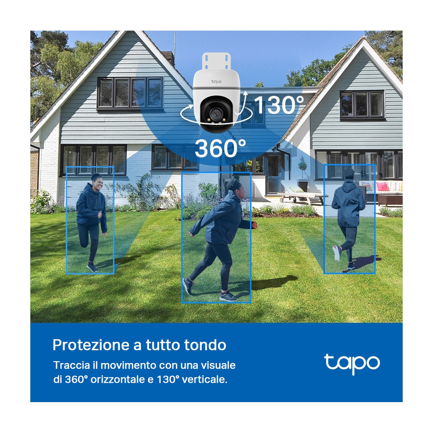 Tre persone corrono sull'erba davanti a una casa. Una telecamera di sicurezza monitora l'area, mostrando angoli.