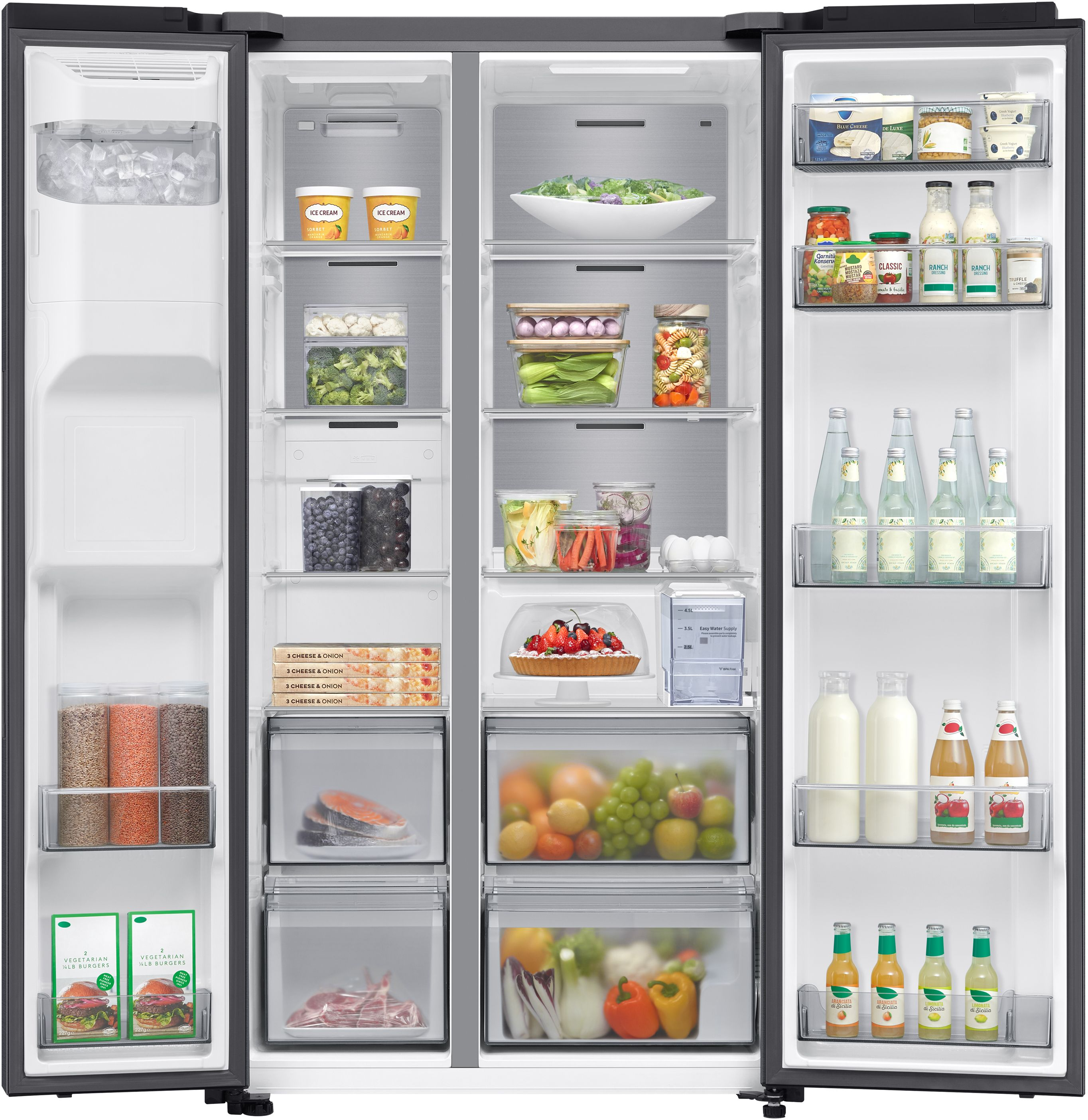 Doppeltüriger Kühlschrank mit Lebensmitteln wie Eis, Gemüse und Früchten.