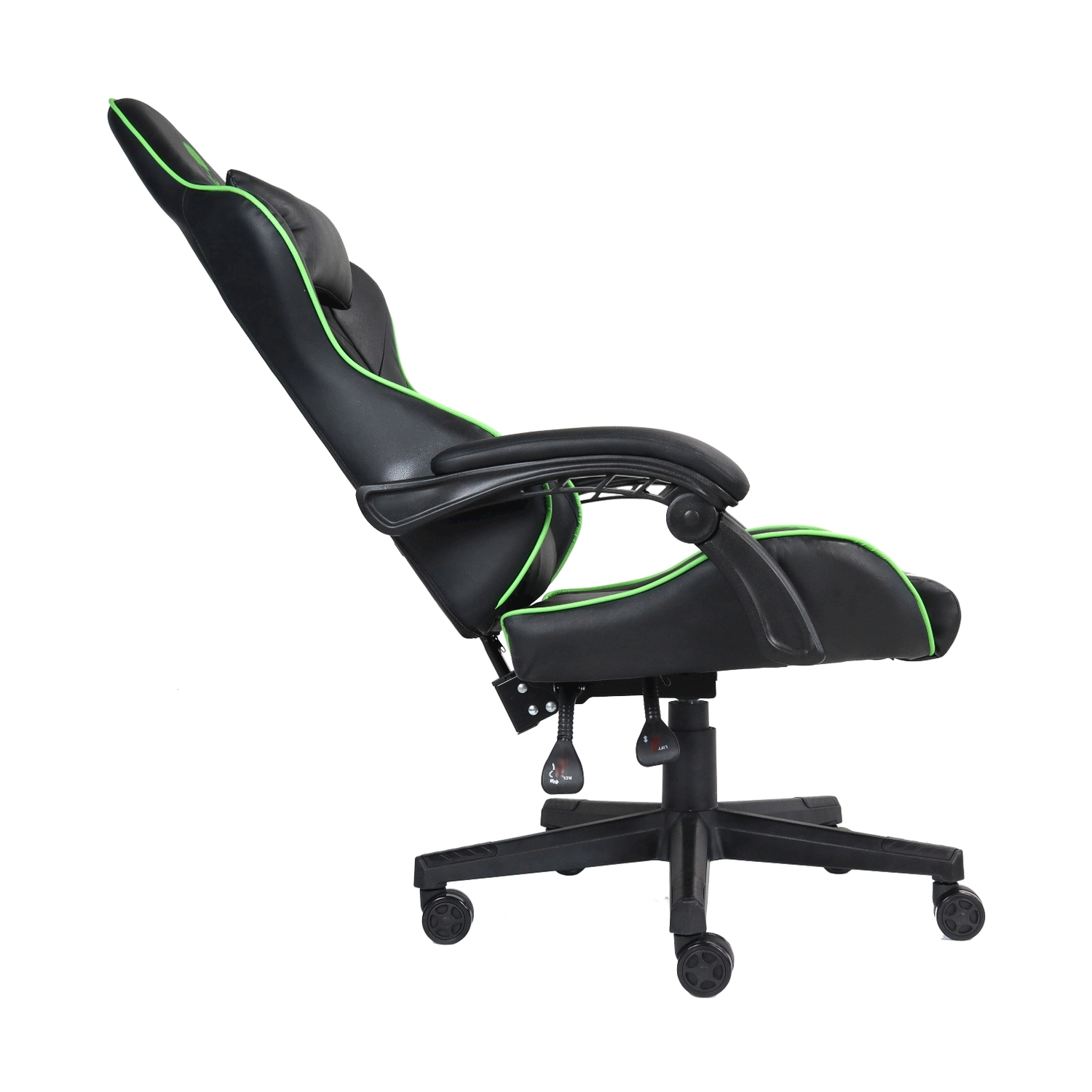 Sedia da gaming nera, vista laterale, reclinata, base nera con ruote. Dettagli verdi sui bordi.