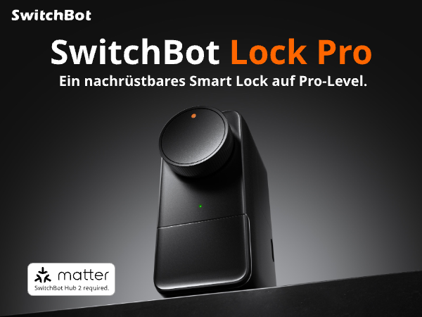 SwitchBot Lock Pro. Schwarzes Smart Lock mit Zifferblatt und grünem Licht auf dunklem Hintergrund.