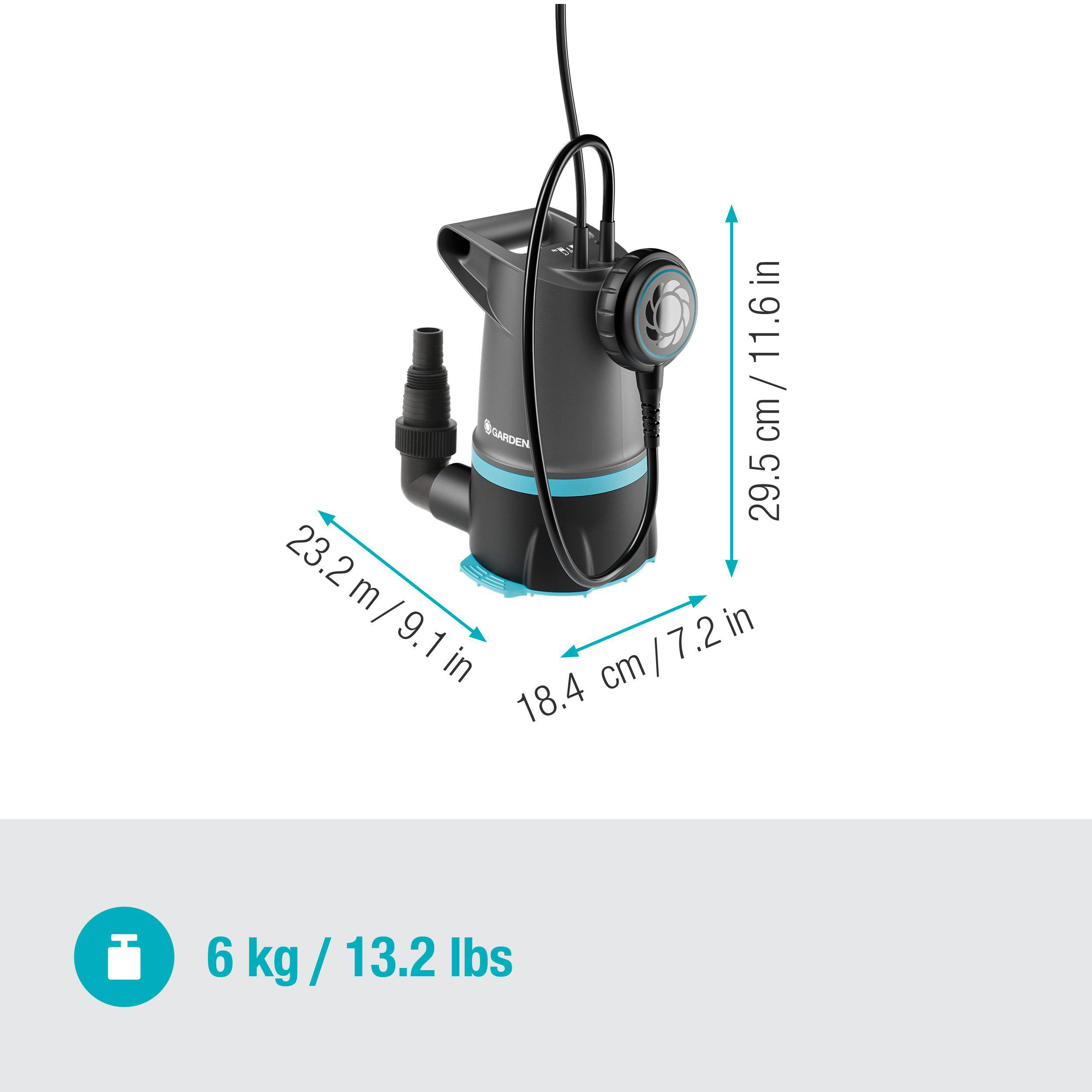 Eine schwarz-blaue Wasserpumpe mit angegebenen Abmessungen. Das Gewicht beträgt 6 kg / 13,2 lbs.