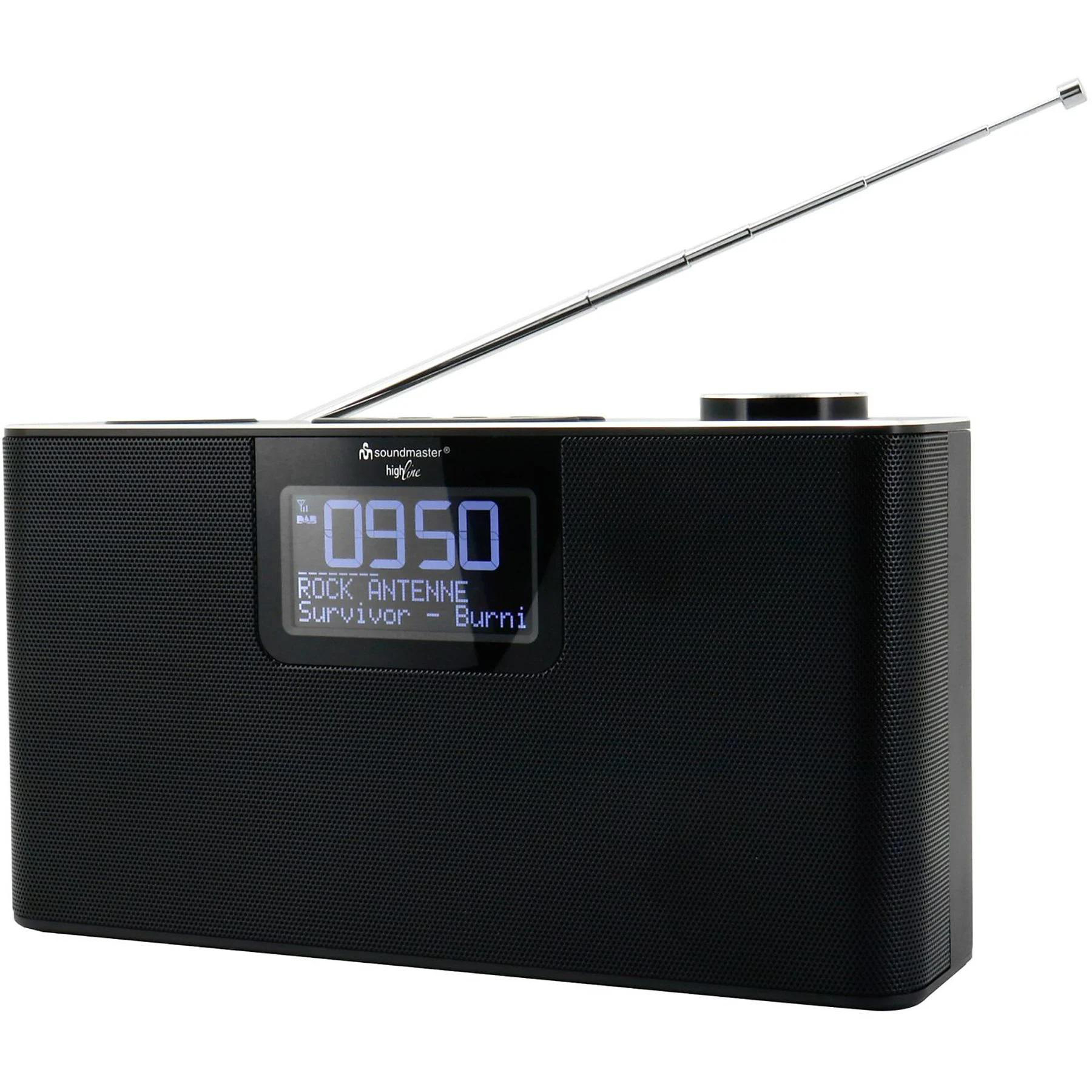 Eine Kühlschublade mit Gemüse und Wasserflaschen.