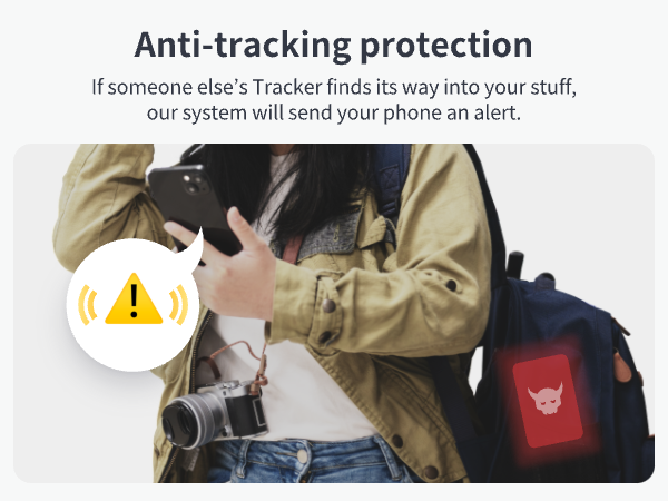 Eine Frau mit Rucksack, Telefon und Kamera. Eine Warnblase erscheint.