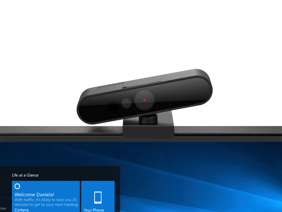 Schwarze Webcam auf einem Monitor mit Computerbildschirm.