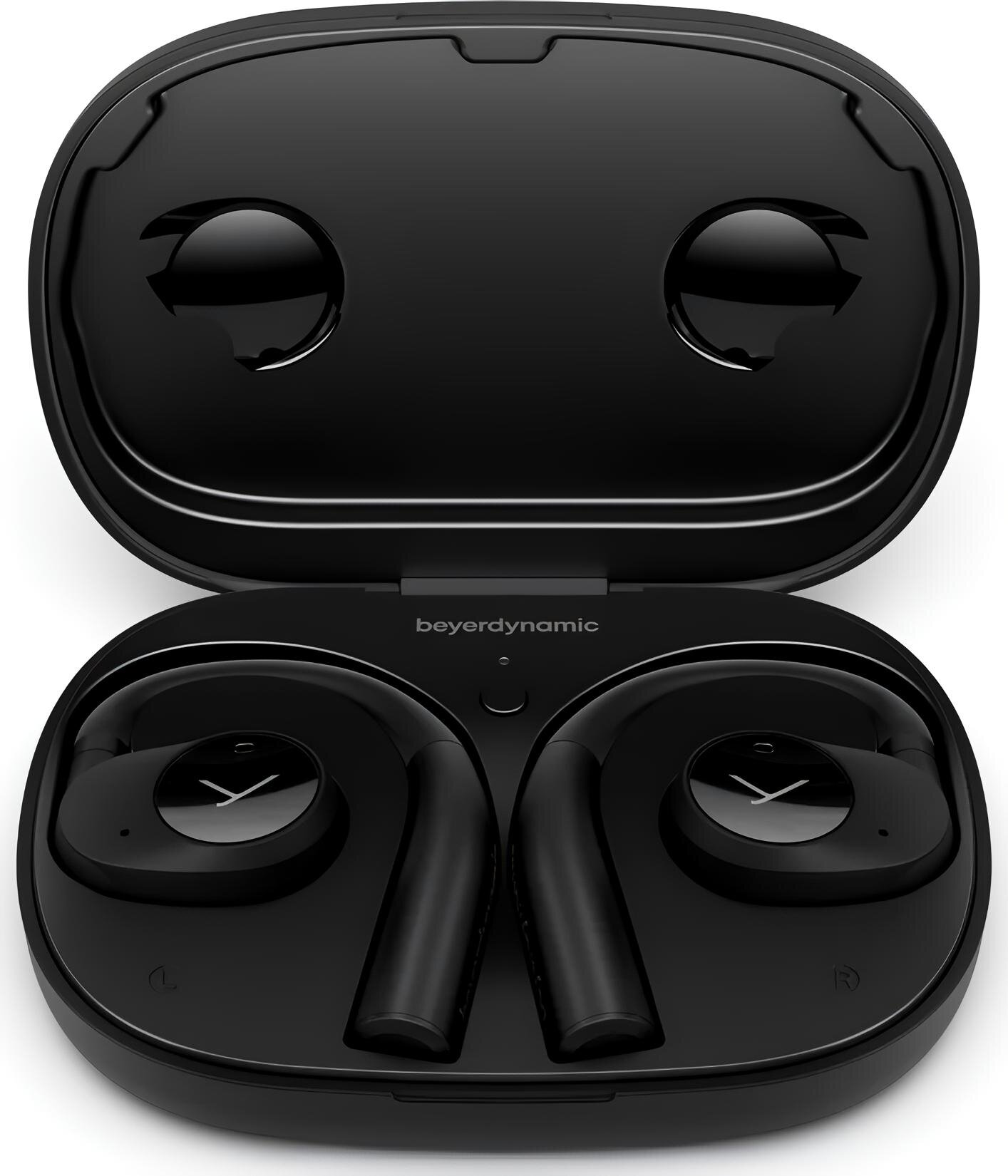 Czarne bezprzewodowe słuchawki w etui ładującym. Etui jest otwarte.