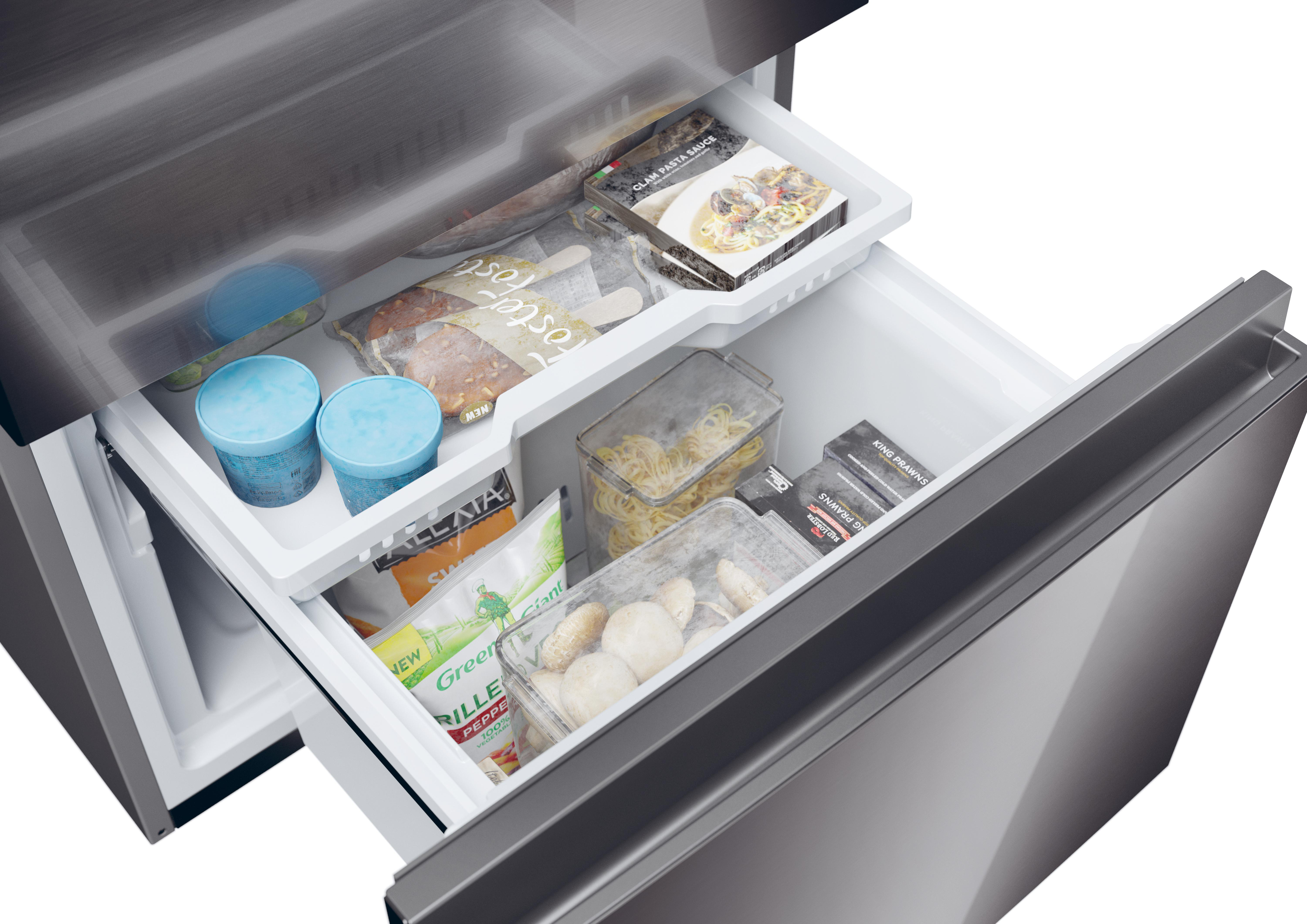 Kühlschrank mit Tiefkühlkost in Schubladen.