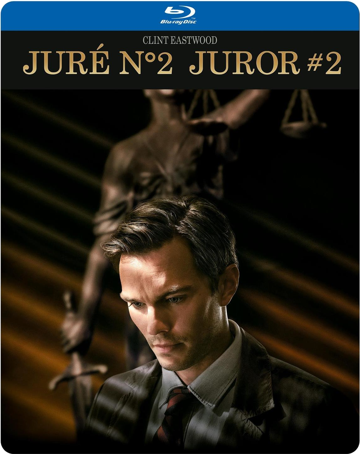 Clint Eastwood in een filmposter. Titel "Juré N°2 Juror #2" bovenaan, standbeeld en donkere achtergrond.