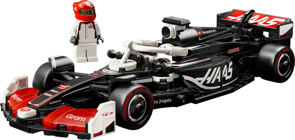 Model zabawkowego samochodu Haas F1 i figurka Lego kierowcy w czerwonym kasku.