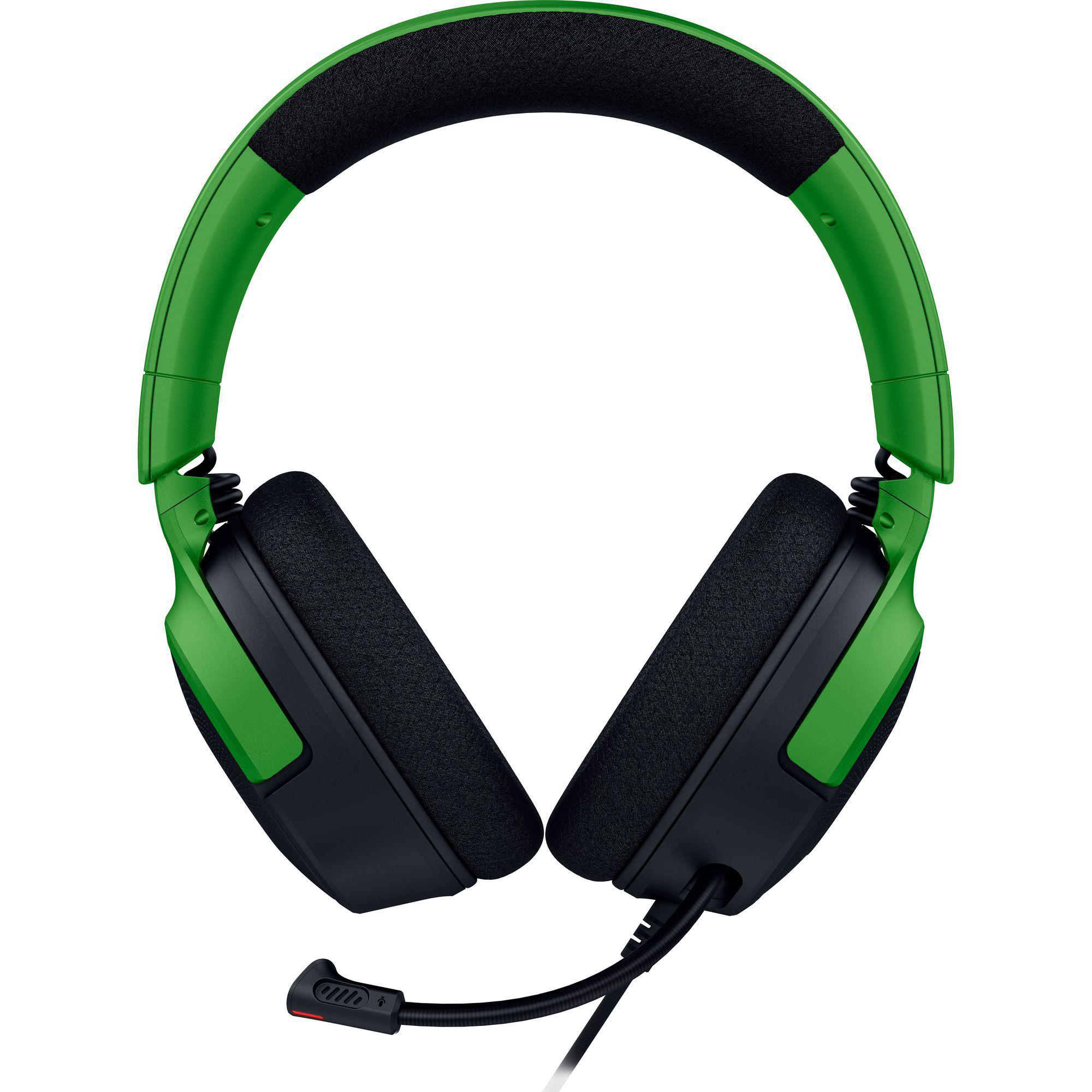 Grünes und schwarzes Gaming-Headset. Gepolsterte Ohrmuscheln, Mikrofon. Schwarzes Kabel. Weißer Hintergrund.