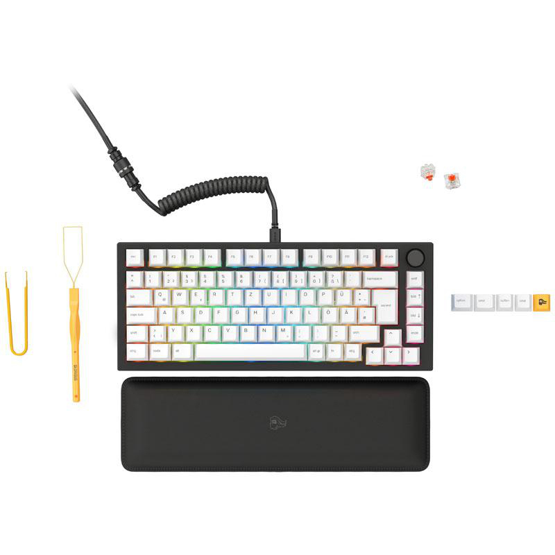 Draufsicht auf weiße mechanische Tastatur mit schwarzer Handgelenkauflage. Keycap-Abzieher und zusätzliche Schalter vorhanden.