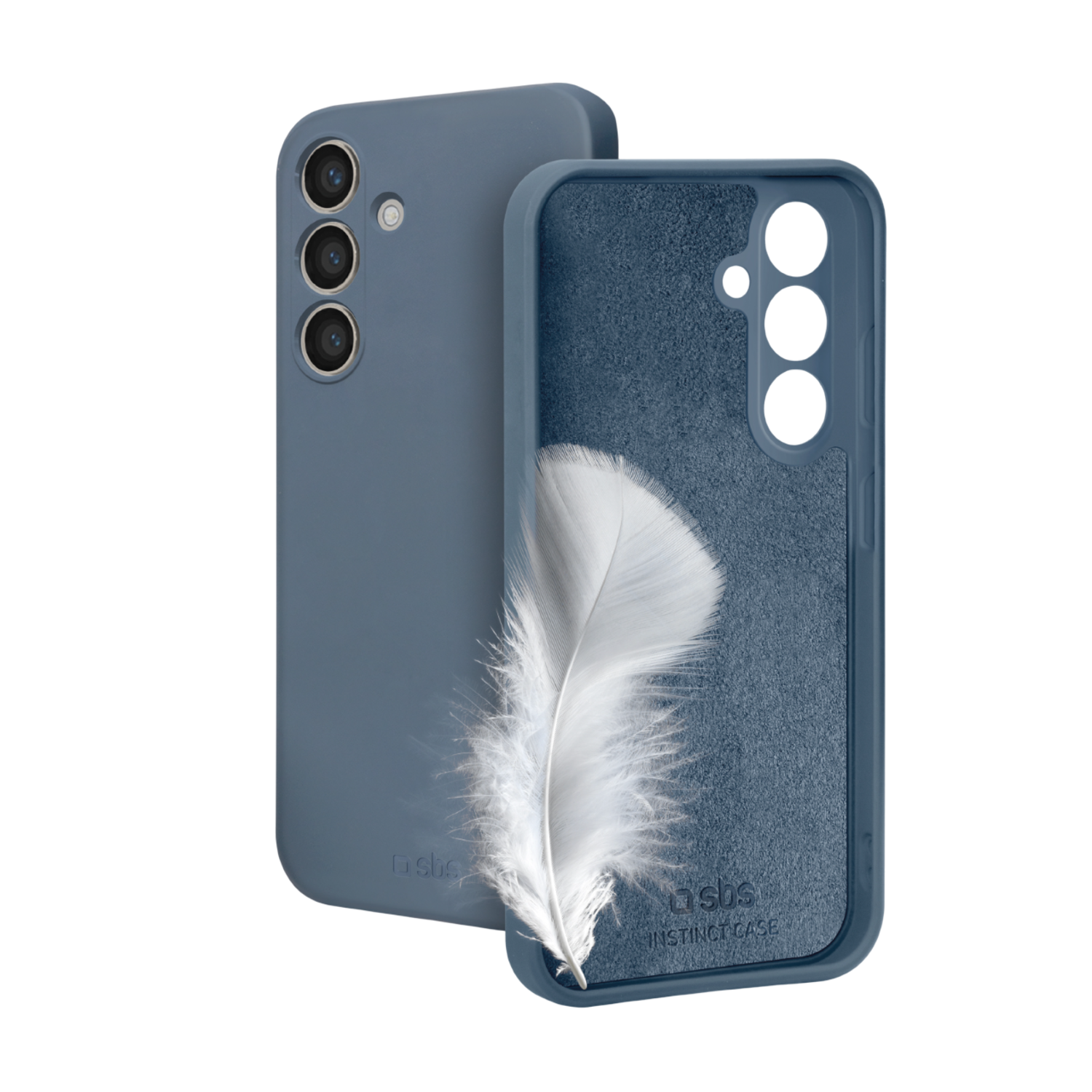 Een blauwe telefoonhoes en een bijpassende telefoon met cameralenzen. Een witte veer in de hoes.