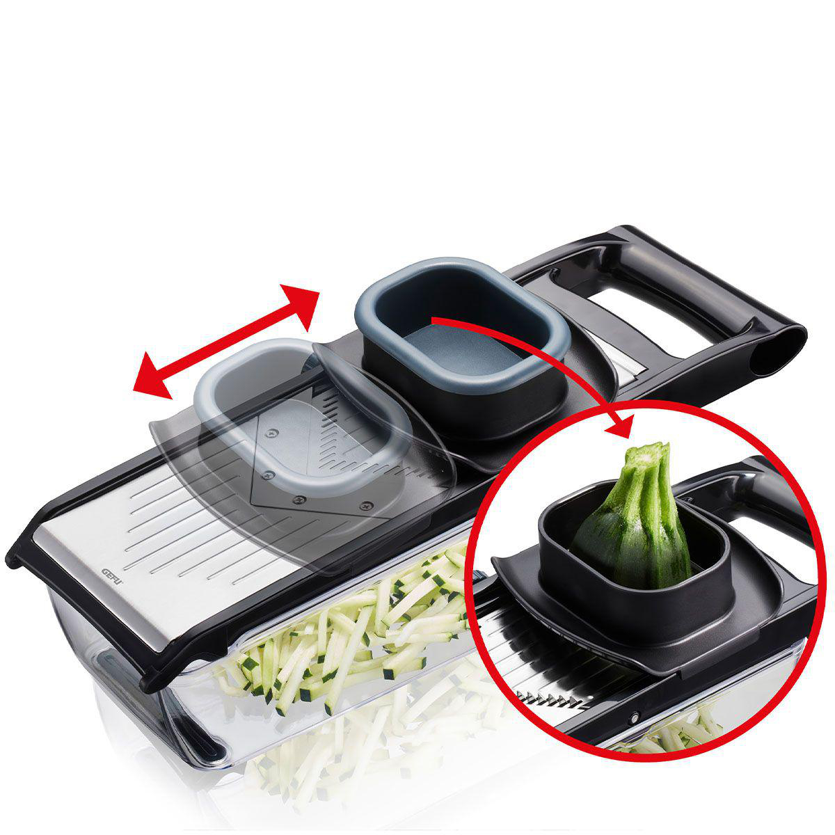 Gemüseschneider mit Zucchini, transparentem Schneider und schwarzen Griffen. Geschnittene Zucchini unten.