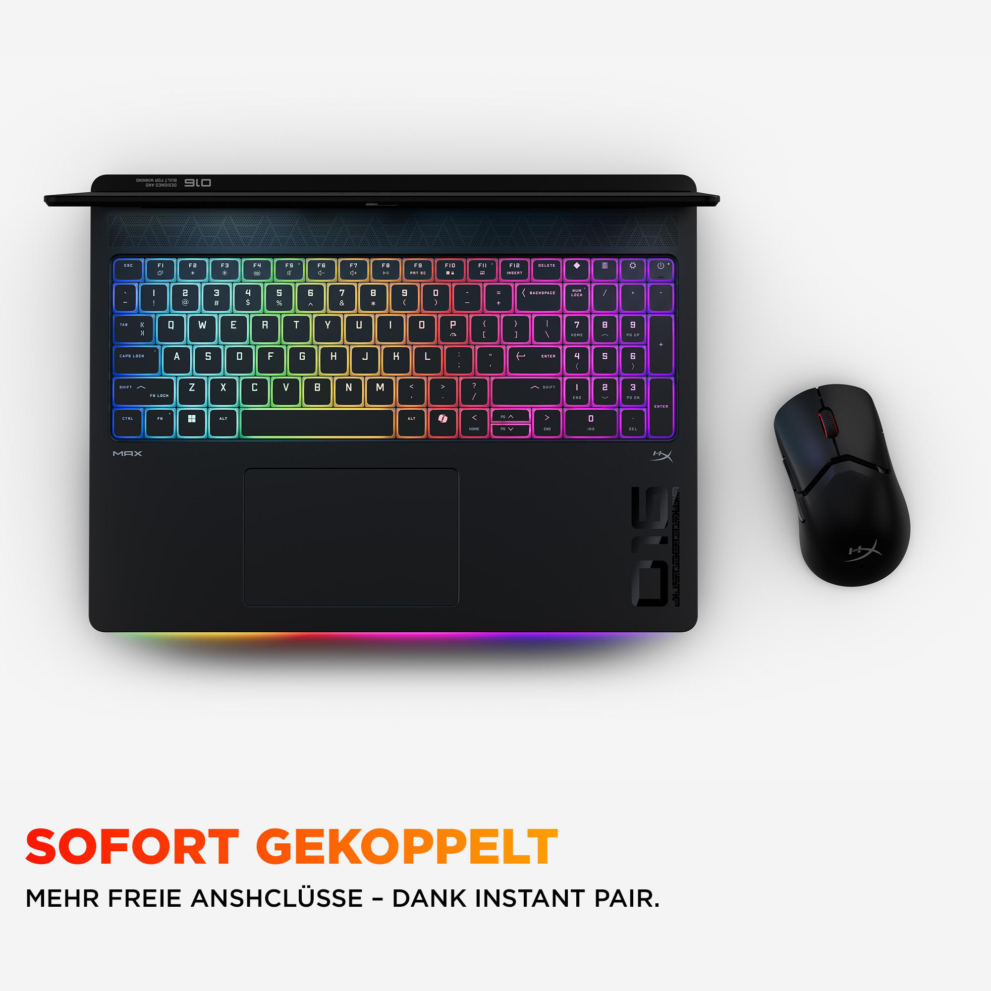 Eine schwarze Laptop-Tastatur mit farbigen Lichtern und eine schwarze Maus auf weißem Untergrund.