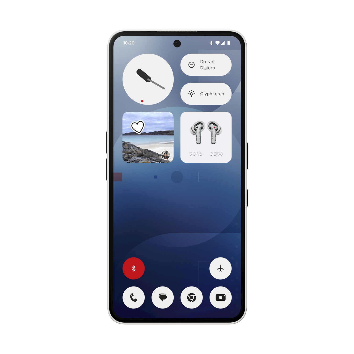 Uno smartphone che mostra un'interfaccia personalizzata con widget e icone delle app.