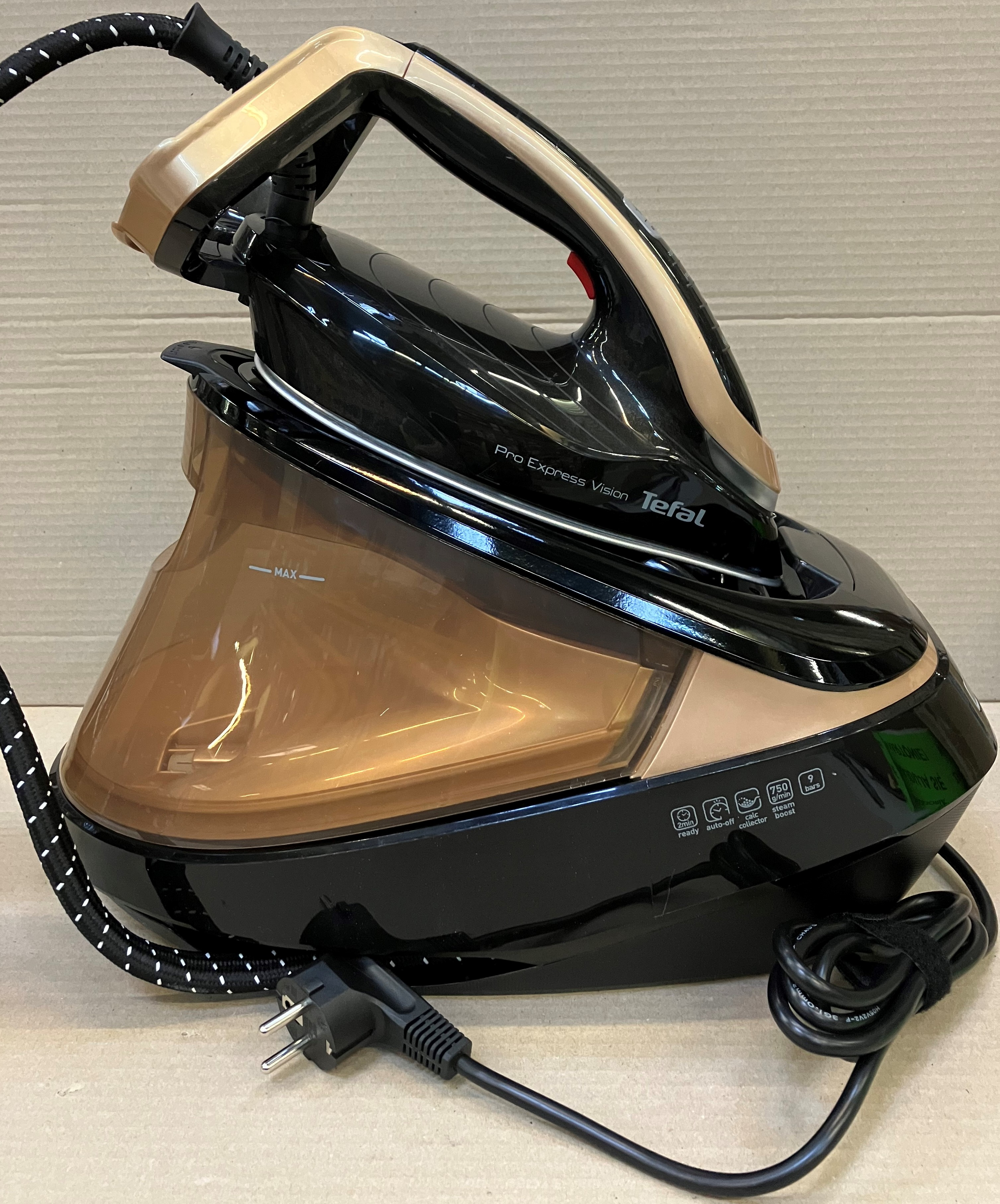 OUTLET- Generator pary TEFAL GV9820 Pro Express Vision z oświetleniem LED Czarno-złoty