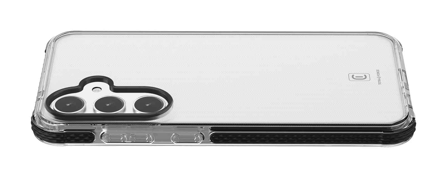 Una funda de teléfono transparente sobre un fondo blanco, mostrando el lateral del teléfono.