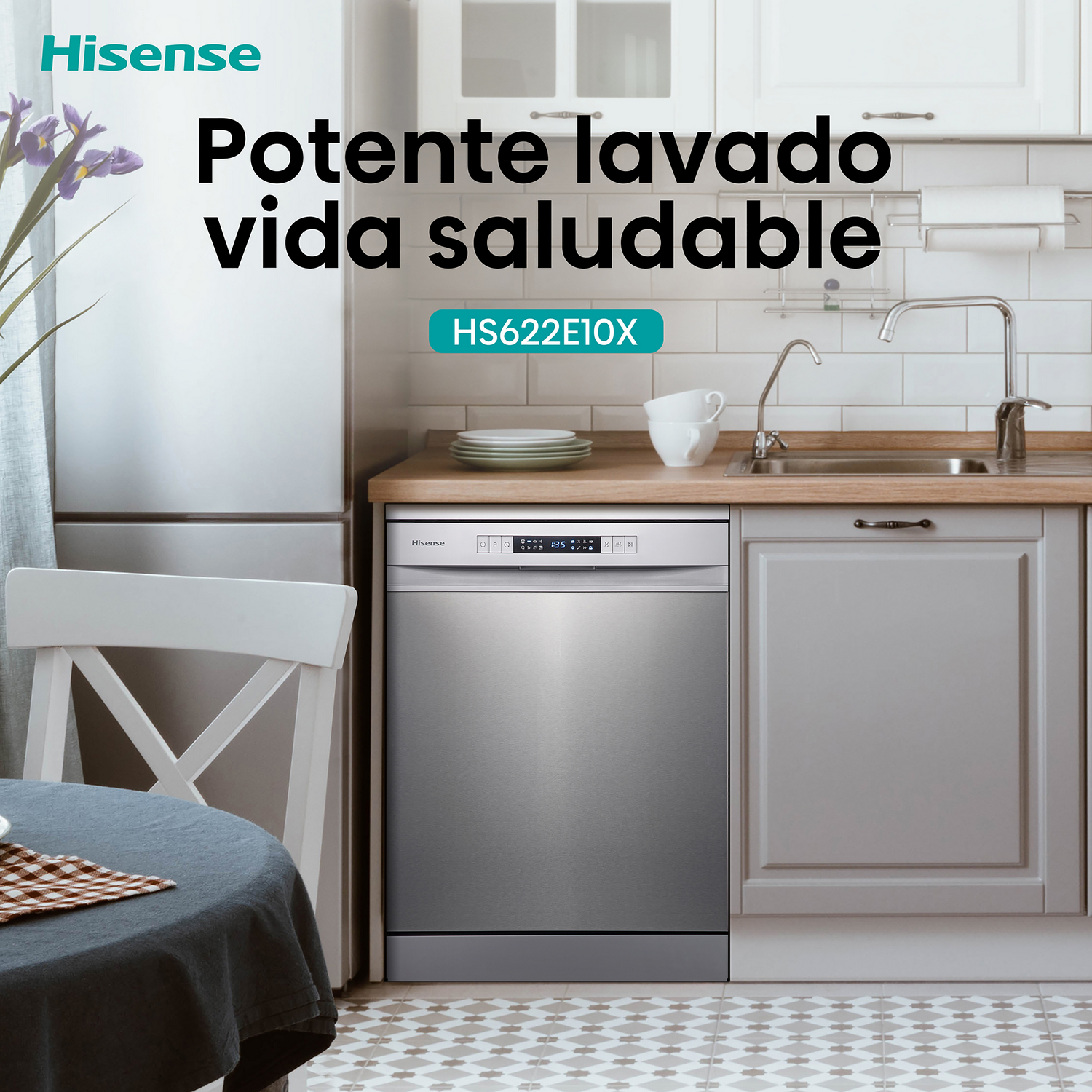 Lavavajillas Hisense en un entorno de cocina. Texto en la esquina superior izquierda.
