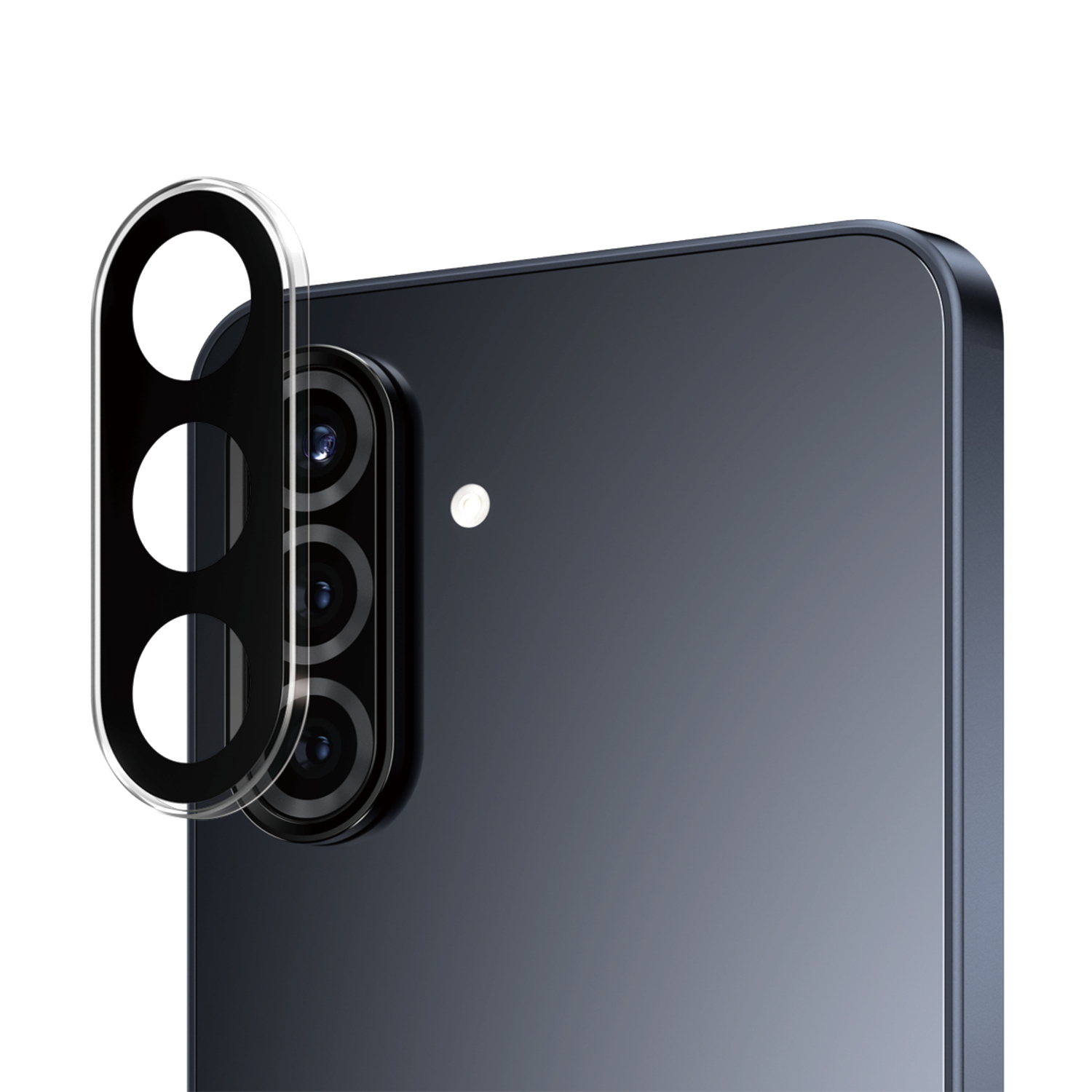 Zwarte telefoon met geïnstalleerde cameralensbeschermer, met drie lenzen.