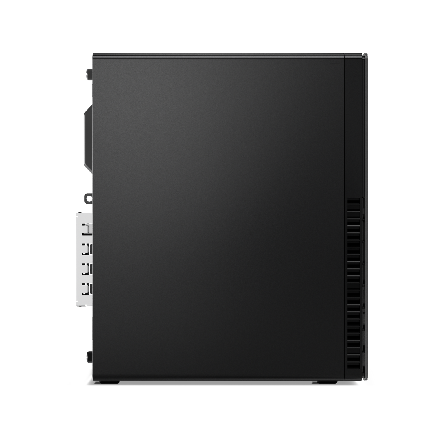 Een zijaanzicht van een zwarte Lenovo computer. Het heeft verschillende poorten en ventilatie.
