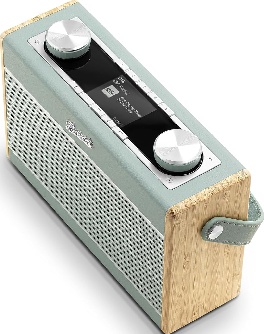 Retro türkisfarbenes Radio mit Holzseiten, weißer Hintergrund.