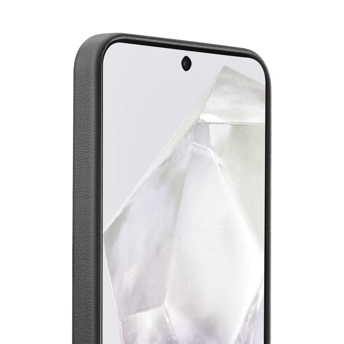 Nahaufnahme eines schwarzen Telefons mit Schutzhülle. Der Bildschirm hat ein helles Design.