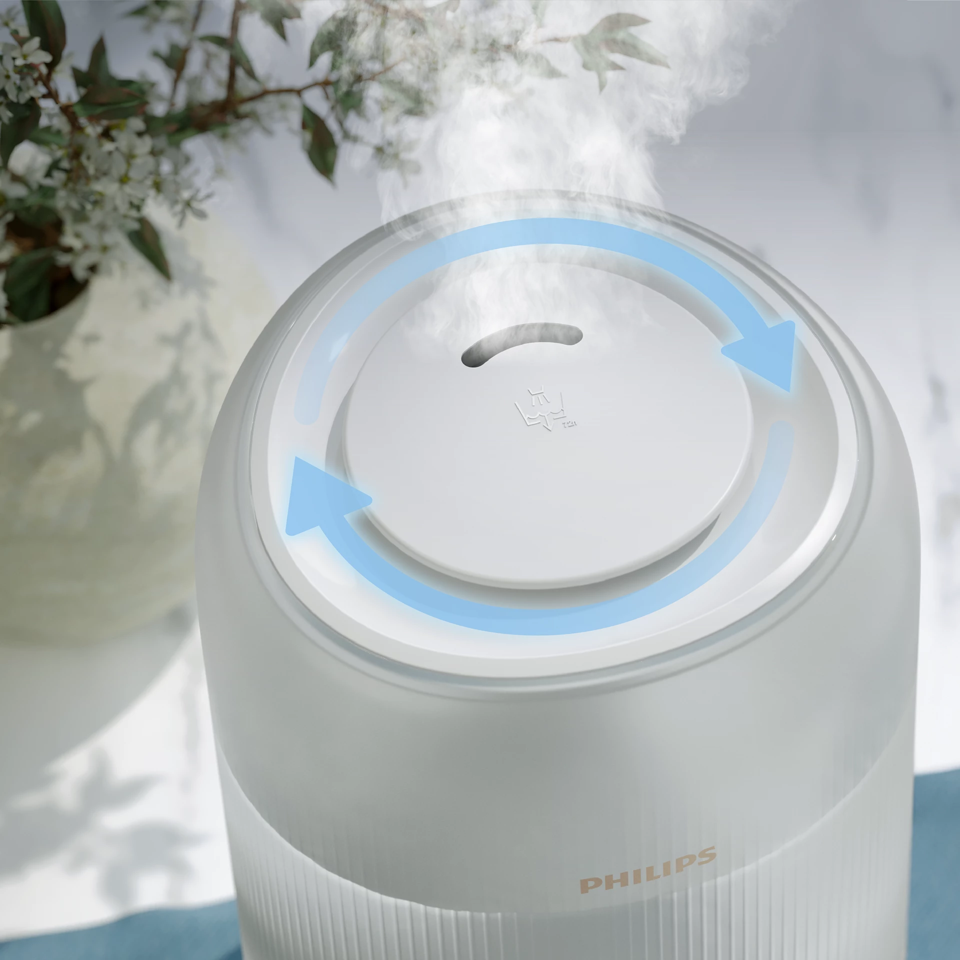 Umidificatore bianco che rilascia vapore. Frecce blu circondano la parte superiore. Logo Philips in basso.